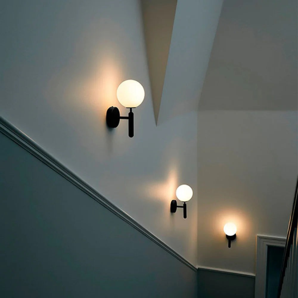 Moderne metalen wandlamp met melkachtige gloed HL3344