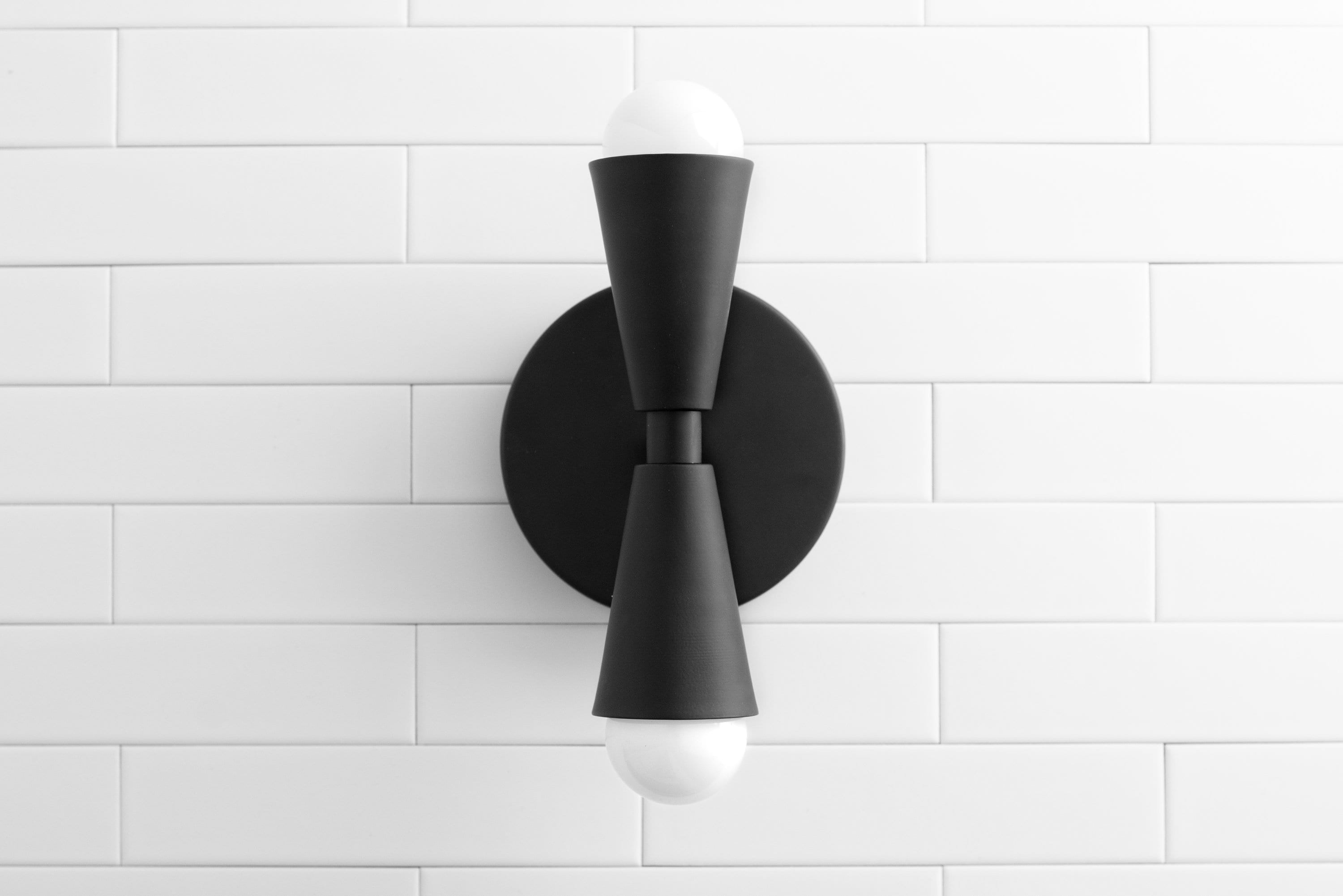 Pyralis Cone Linear Statement Wandlamp - Moderne Tweelichts Armatuur HL1696