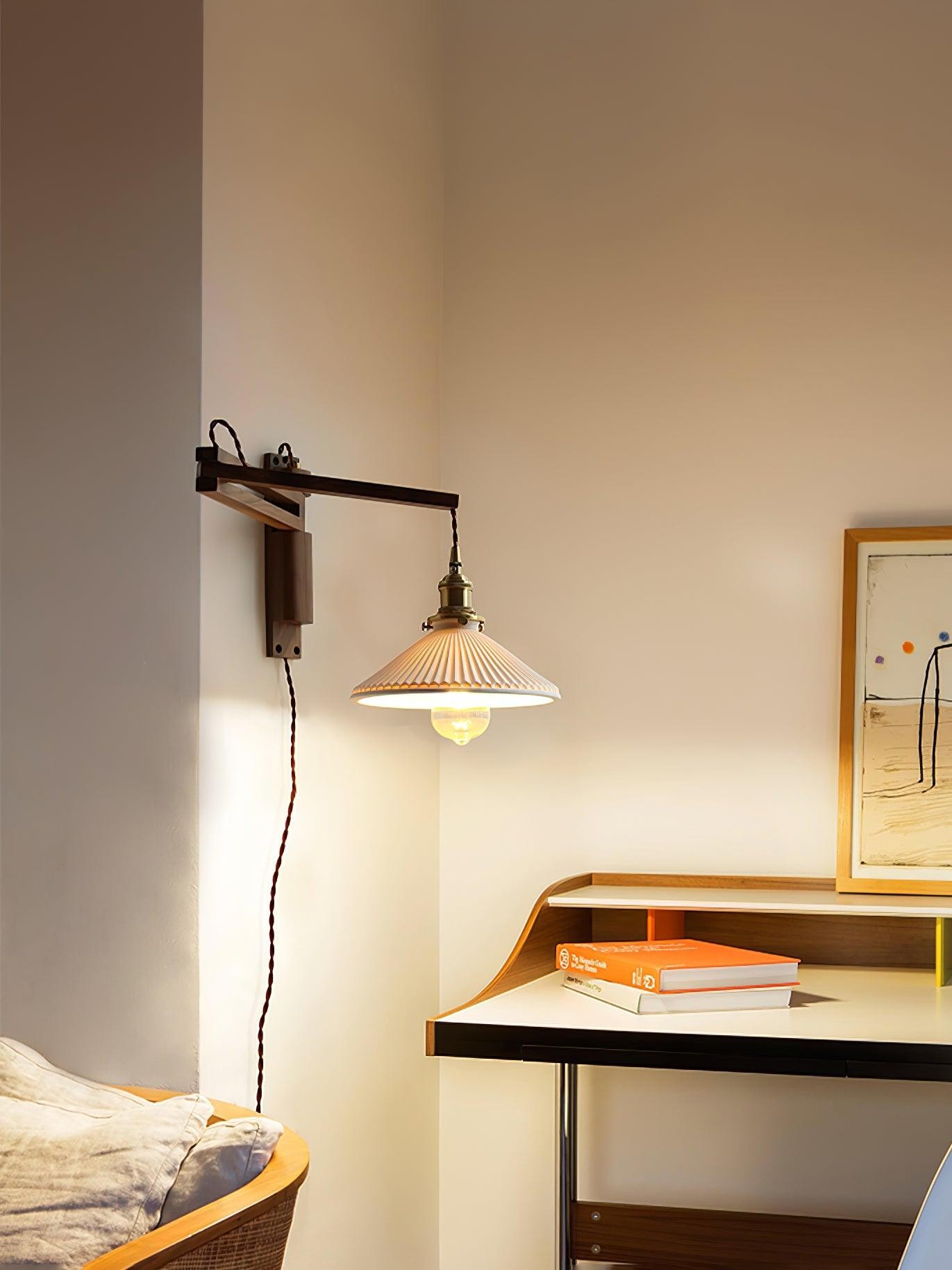 Walnoot Taps Toelopende Geribbelde Keramische Zwenkarm Wandlamp HL1077