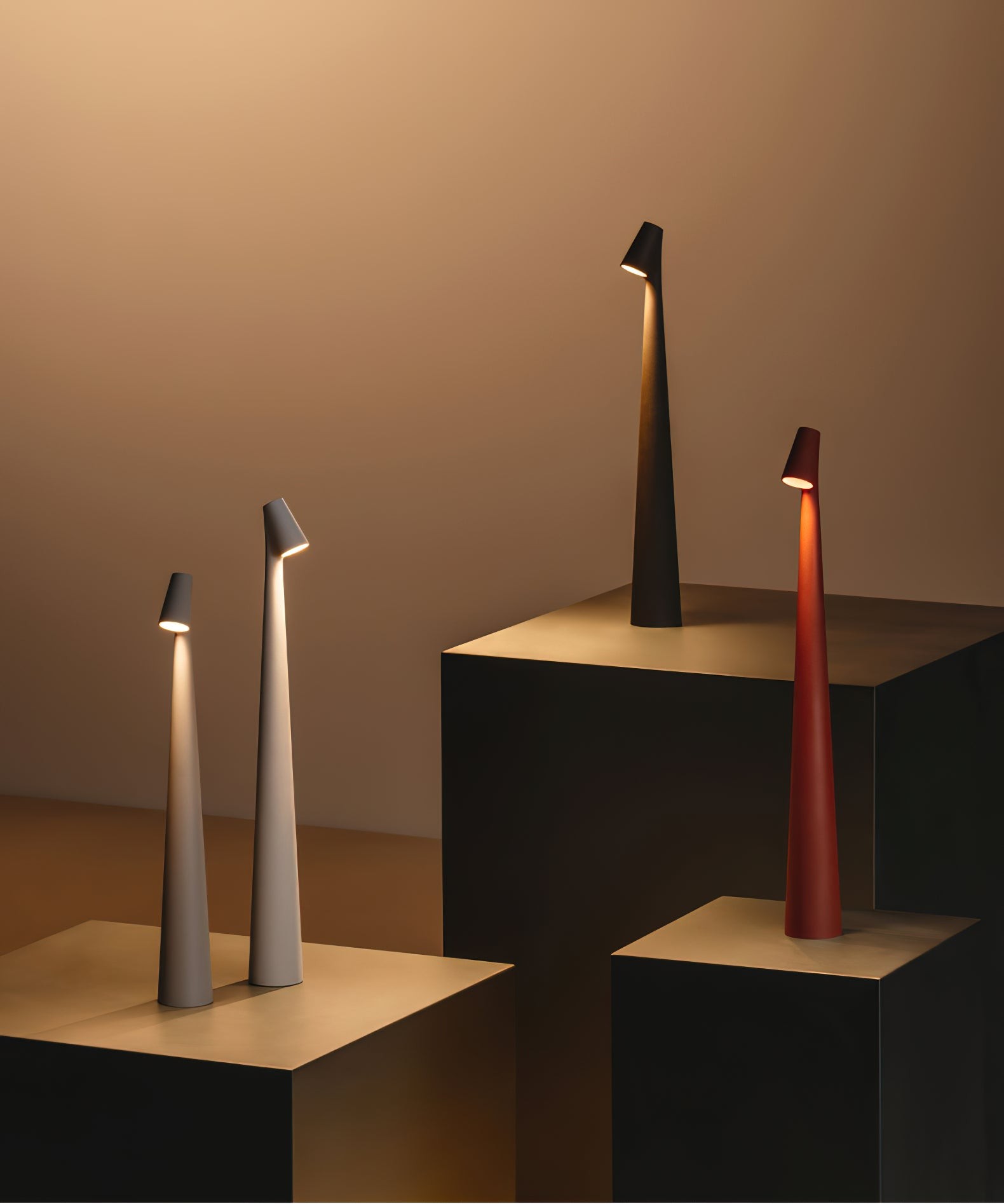 Creatieve hoge draagbare tafellamp HL343