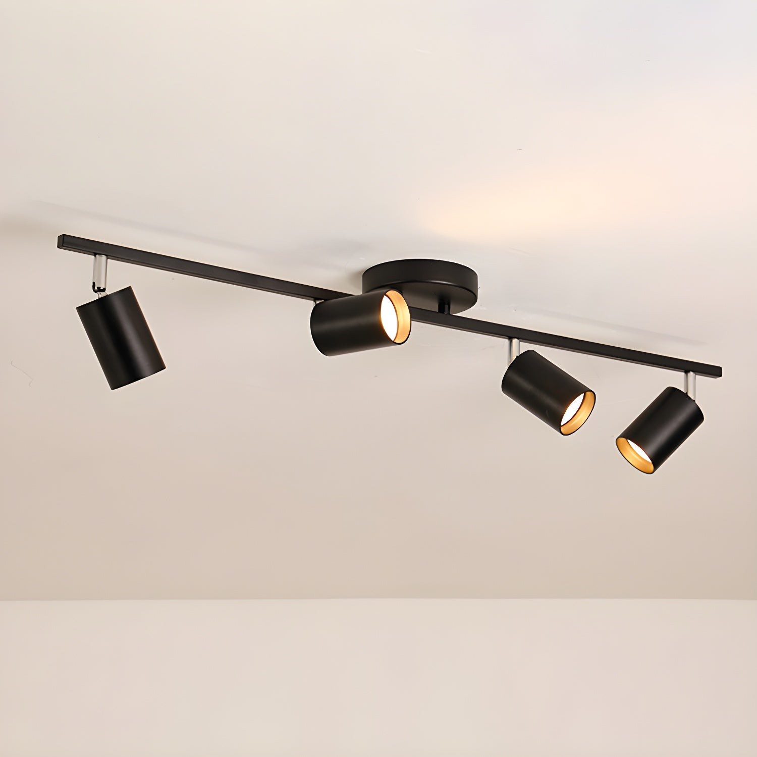 Rij met metalen plafondlampen met meerdere koppen HL445