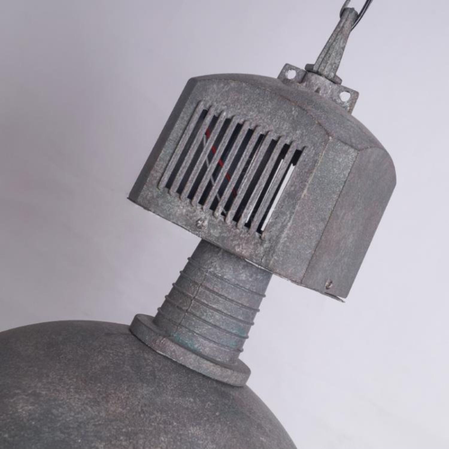 Hanglamp met metalen omhulsel in industriële stijl HL3022