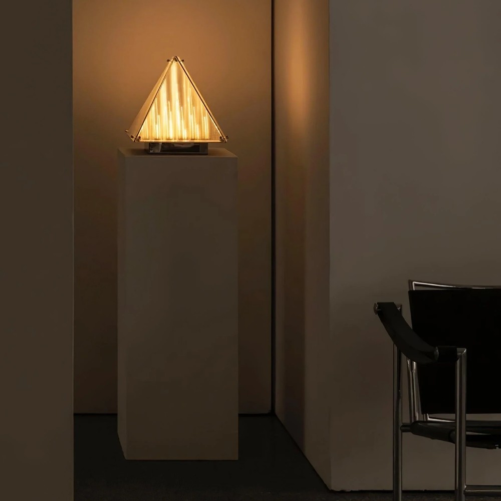 Getextureerde Glazen Piramide Tafellamp HL270