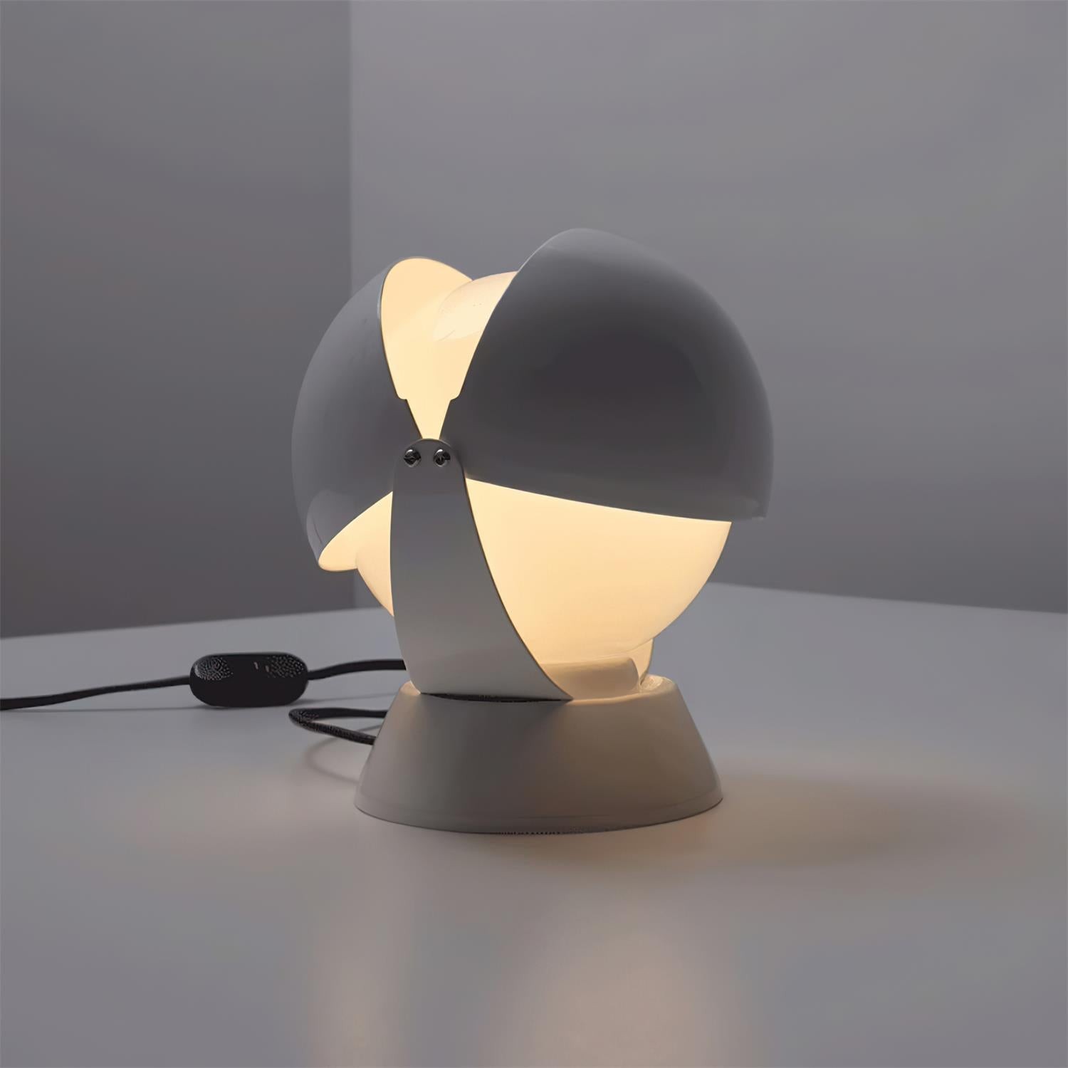 Moderne creatieve metalen bolvormige tafellamp voor kinderkamer HL815