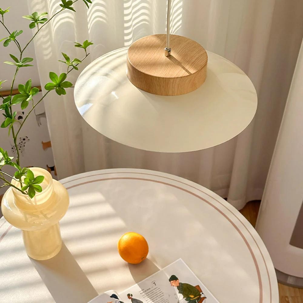 De crèmekleurige hanglamp HL3411
