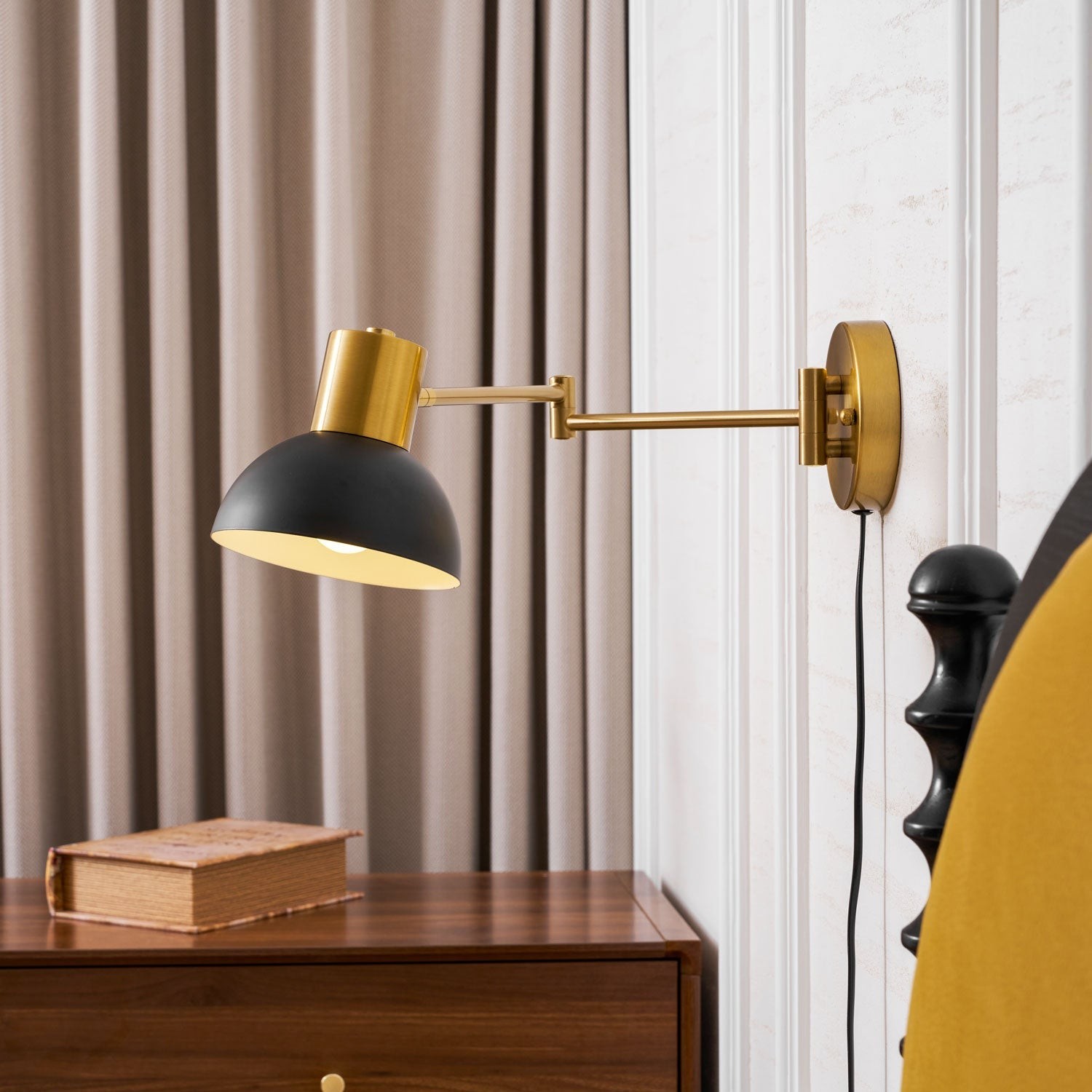Verstelbare arm wandlamp met stekker HL2924