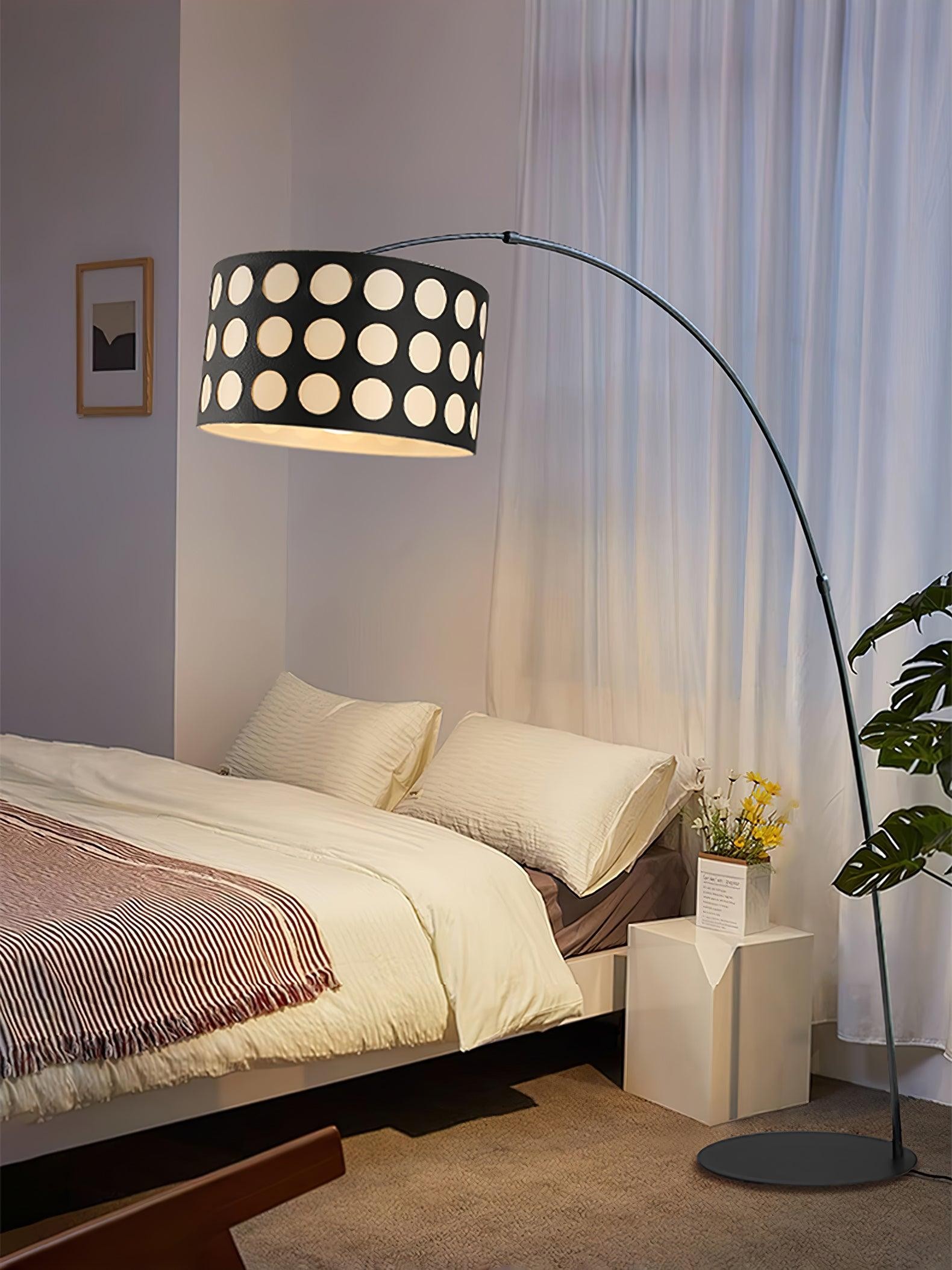 Moderne stoffen vloerlamp met stippenboog HL1119