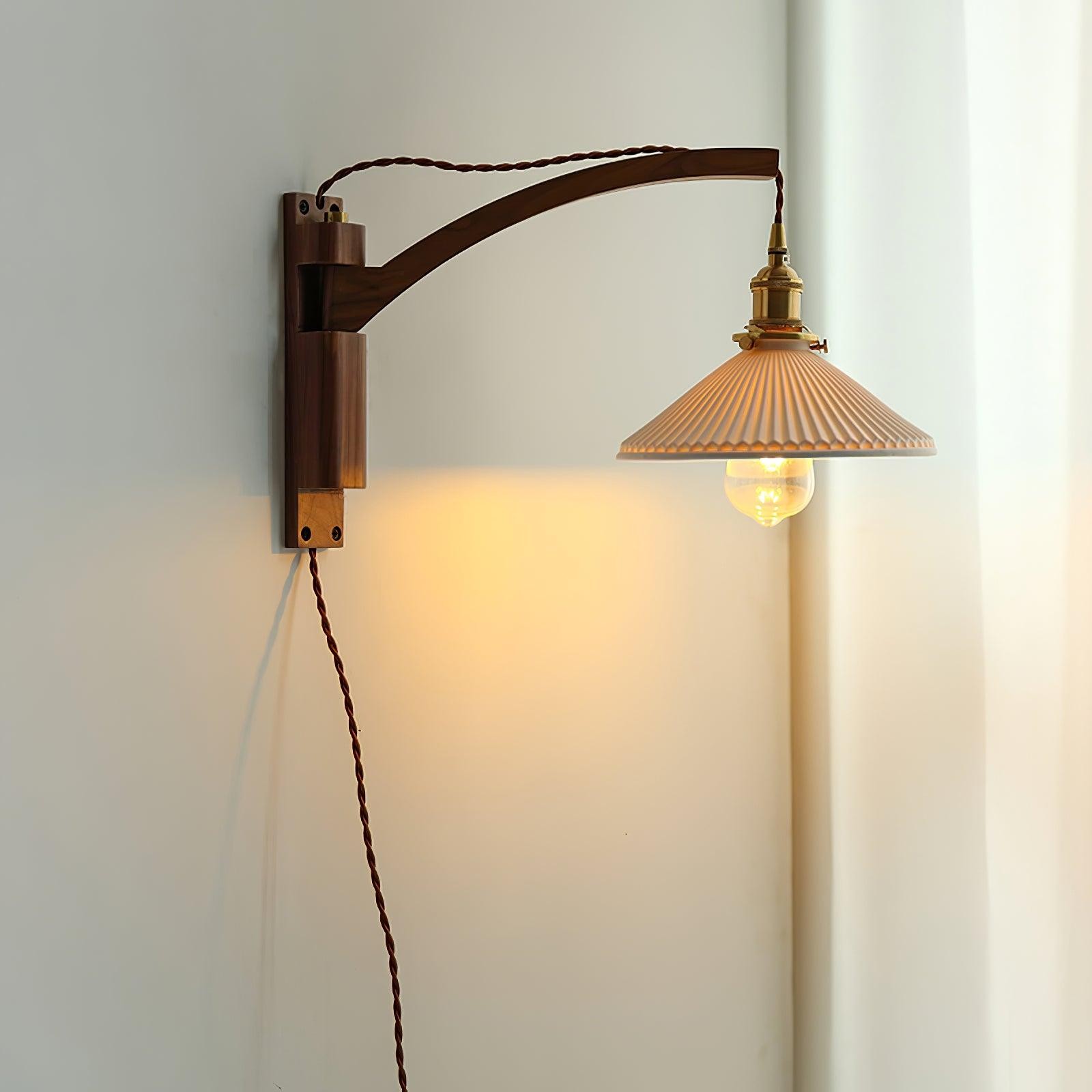 Walnoot Taps Toelopende Geribbelde Keramische Zwenkarm Wandlamp HL1077