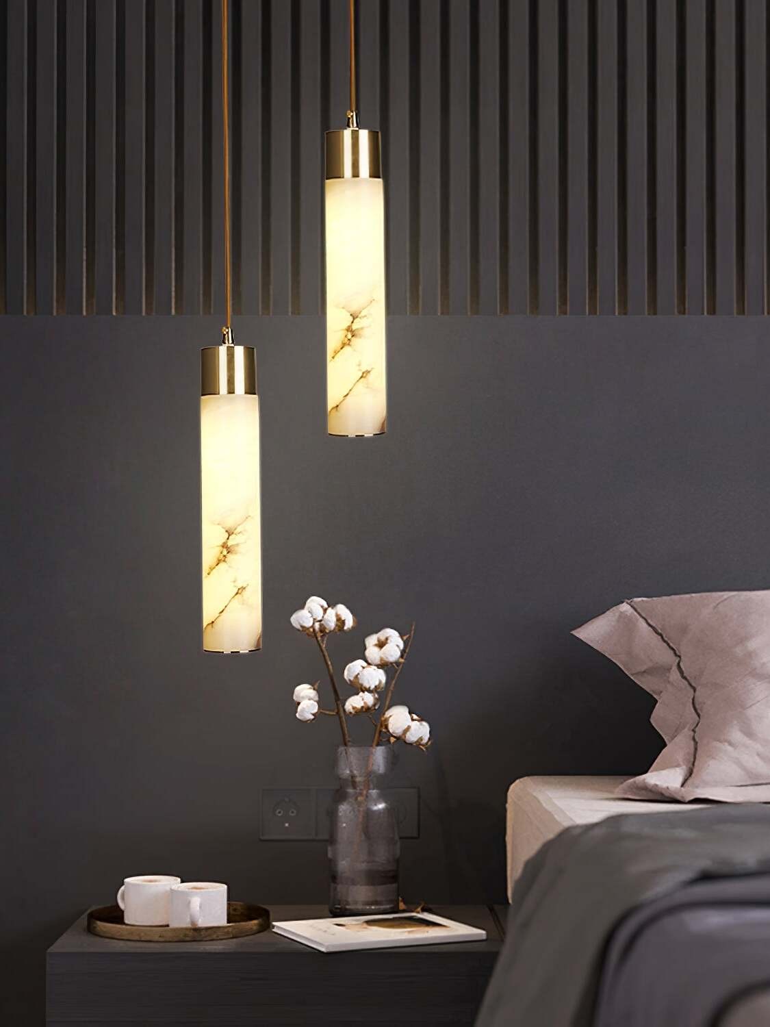 Hanglamp van natuurlijk getextureerd marmer en messing HL1060