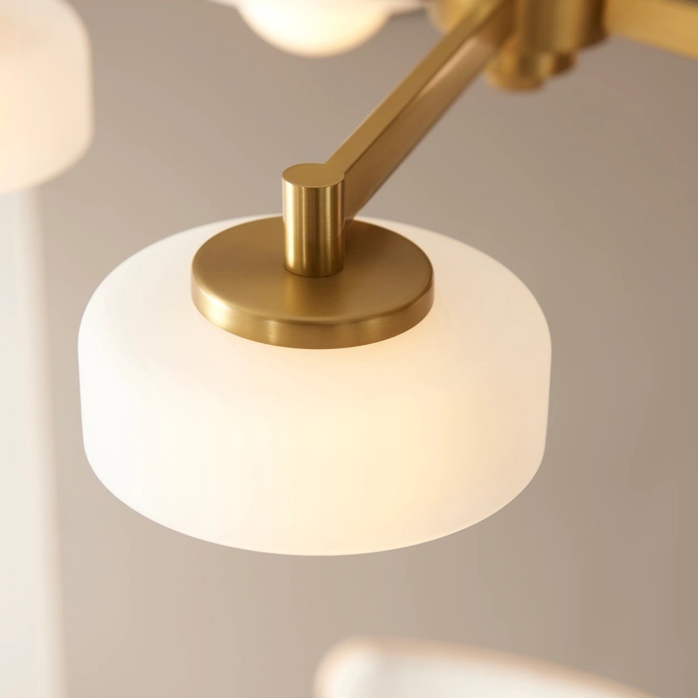 Hanglamp Zirvos met matglazen opalen bollen en geborsteld messing frame voor woon- en eetkamer HL2132