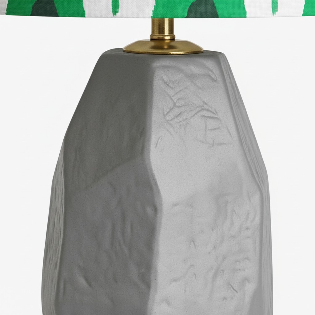 Arivane Sculpturale Keramische Tafellamp – Decoratieve Tafellamp met Stoffen Kap voor Bijzettafels HL2517