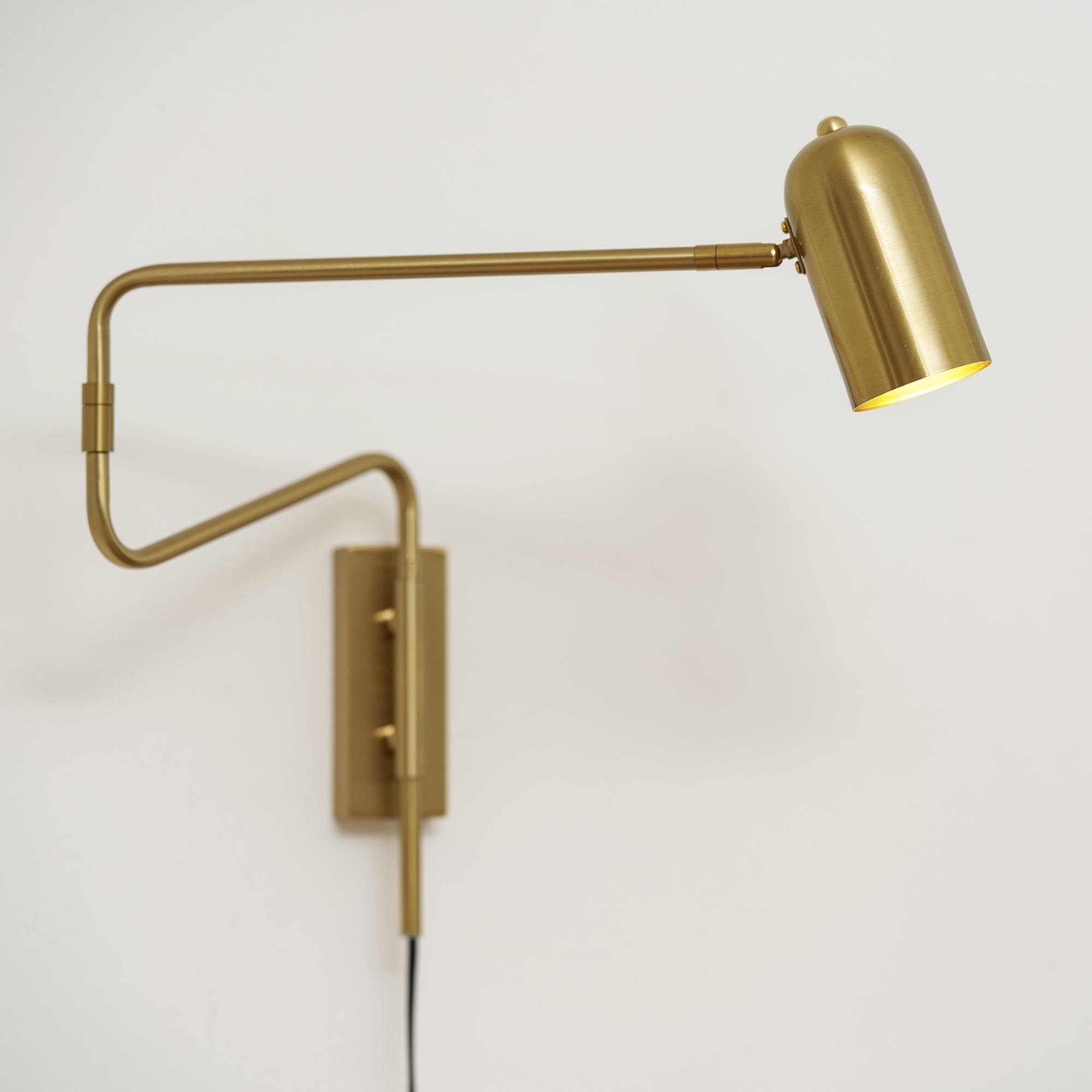 Verstelbare arm wandlamp met stekker HL2924