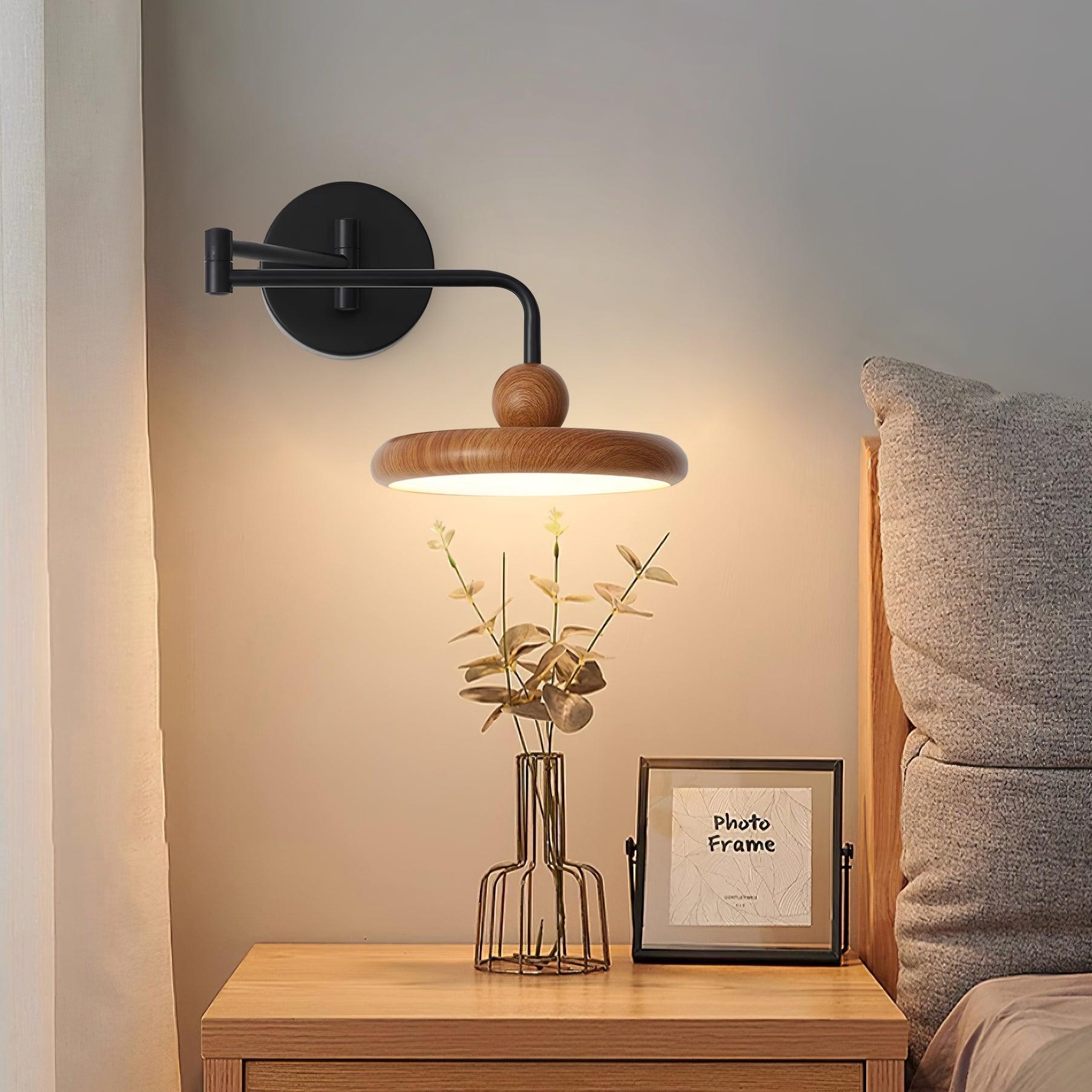 Wandlamp met Zwenkarm en Houten Schijfvormige bol voor Slaapkamer HL1080