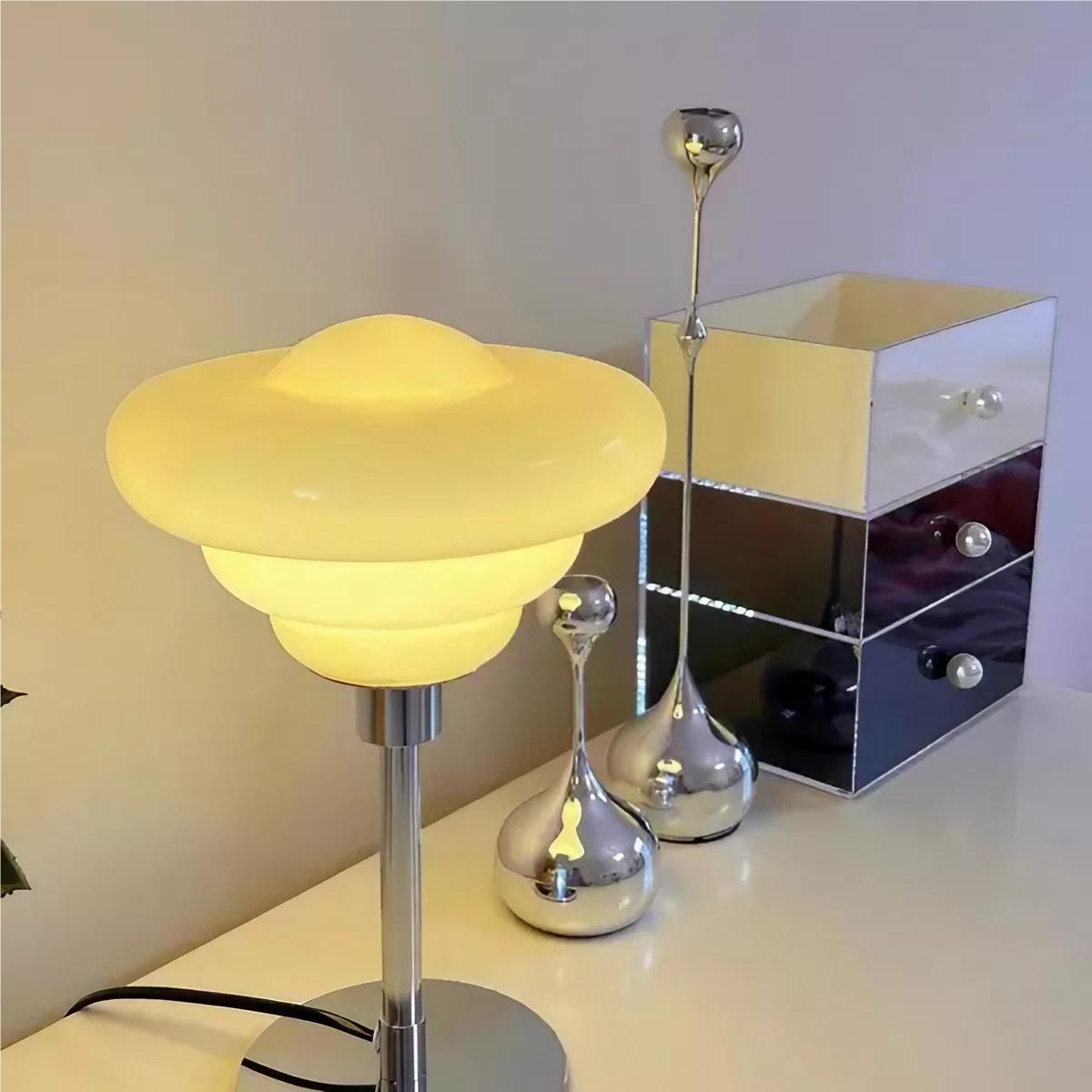 Eiertaart Ripple Glazen Bauhaus Tafellamp HL189