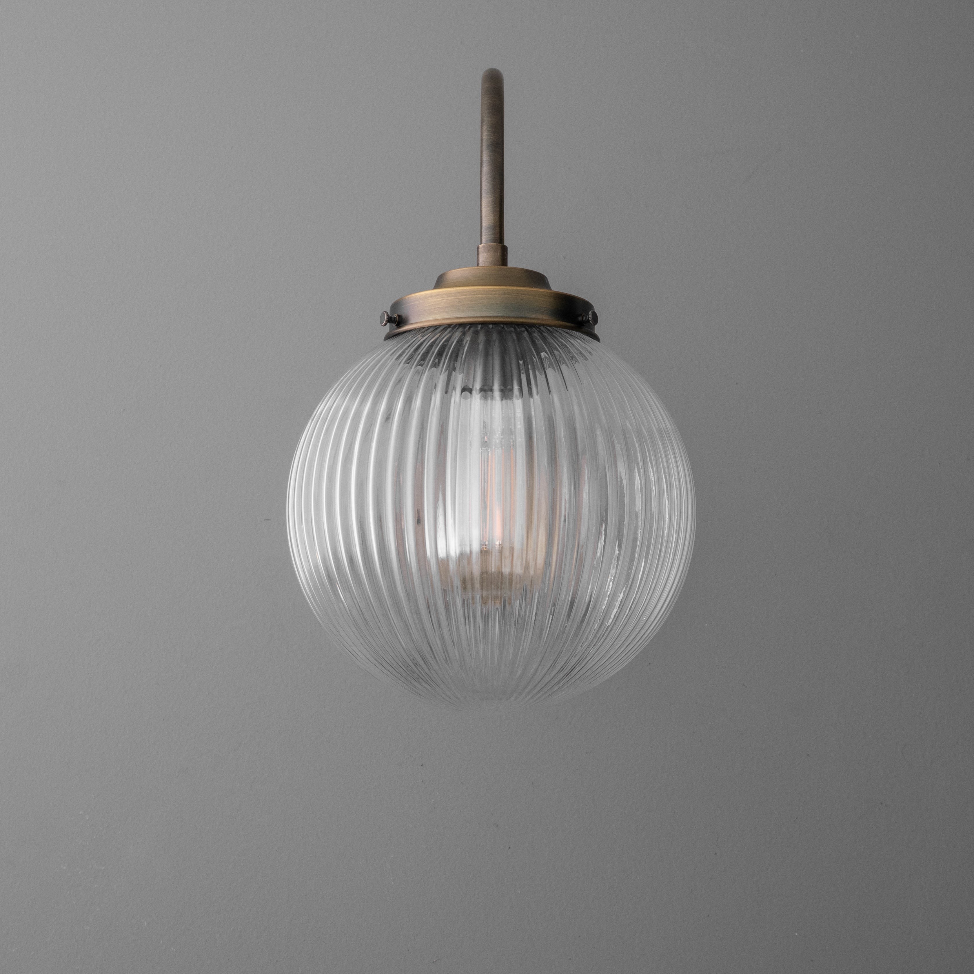 Glorica glazen wandlamp van verouderd messing - geribbelde glazen kap industriële stijl verlichting HL1772