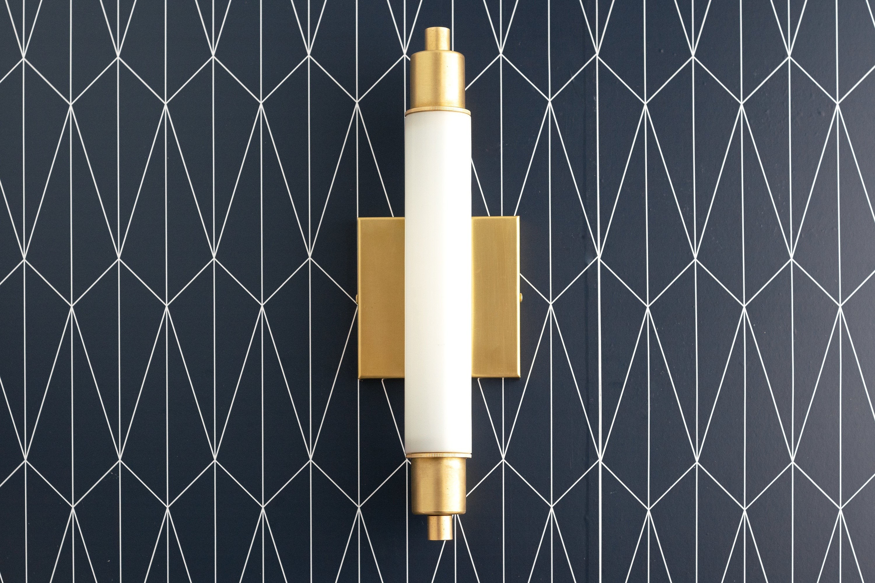 Ornato Luxe moderne wastafellamp - Art Deco wandlamp met cilindervormige kap HL1749