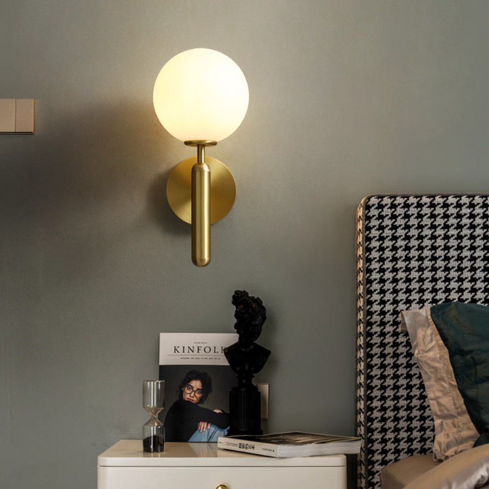 Moderne metalen wandlamp met melkachtige gloed HL3344