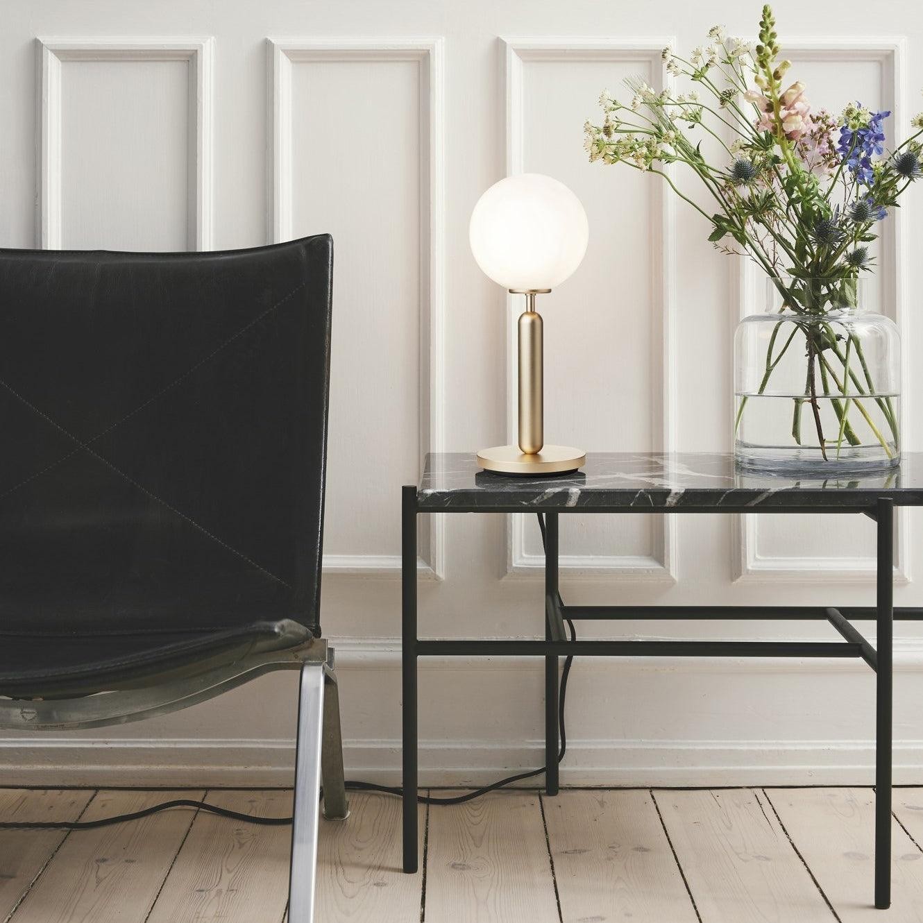 Sferische stijlvolle glazen inductie tafellamp HL711