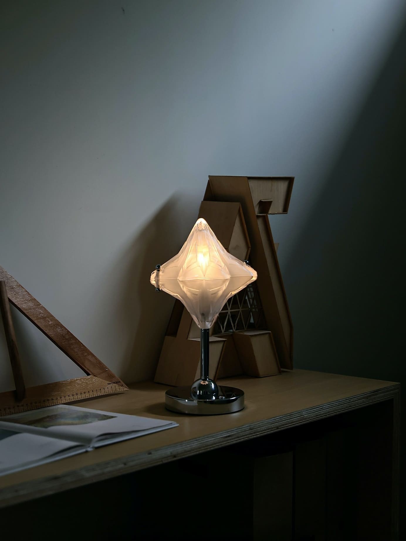 Art Deco Star Tafellamp - Matglaslamp voor Moderne Slaapkamers - Astris Lyra HL1794