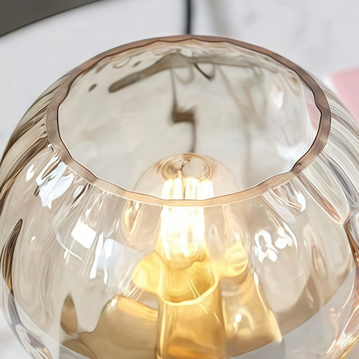 Tracian Moderne Tafellamp met Bolvormige Kuiltjes - Messing Sfeervolle Decoratieve Lamp voor Slaapkamer of Woonkamer HL2250