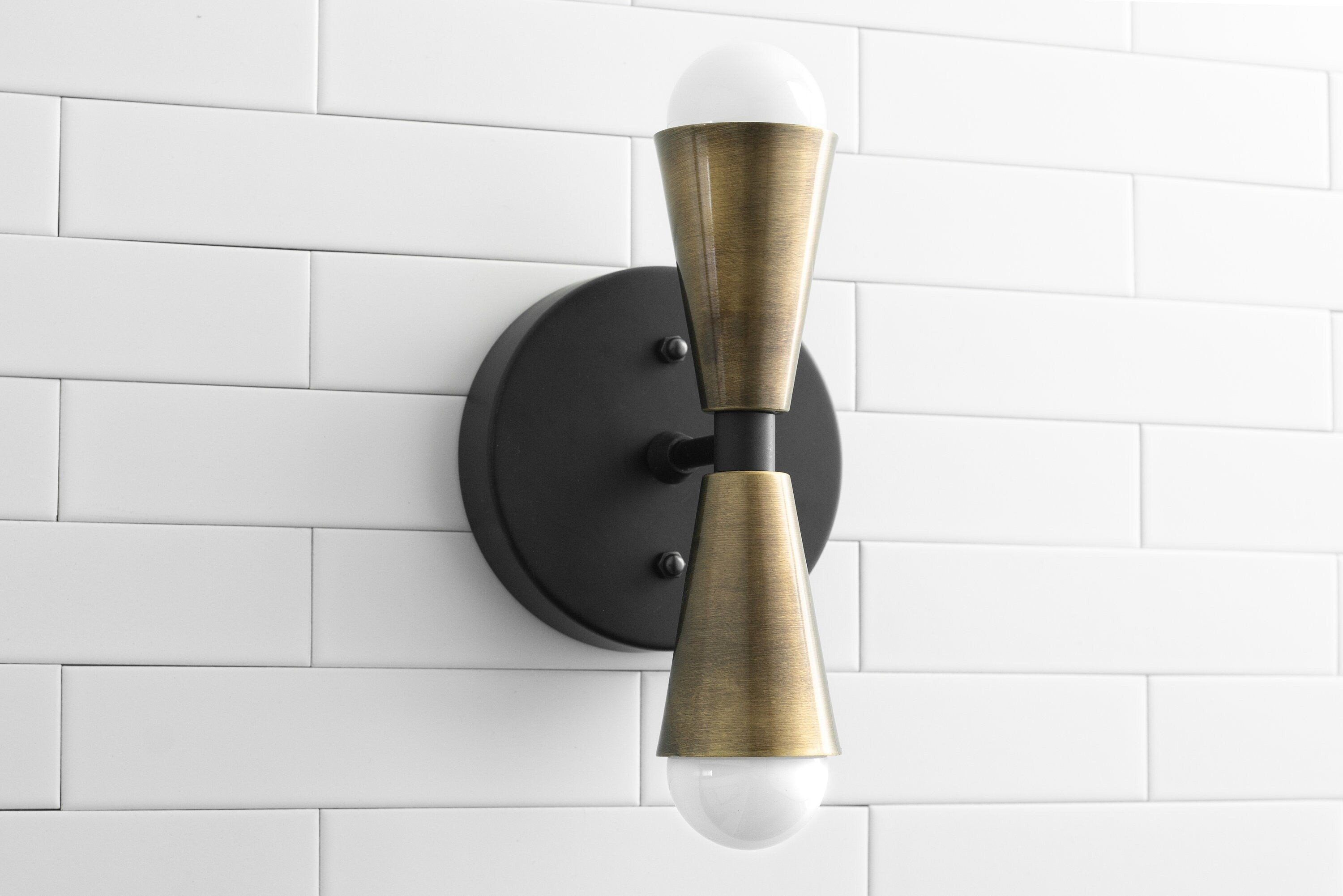 Pyralis Cone Linear Statement Wandlamp - Moderne Tweelichts Armatuur HL1696