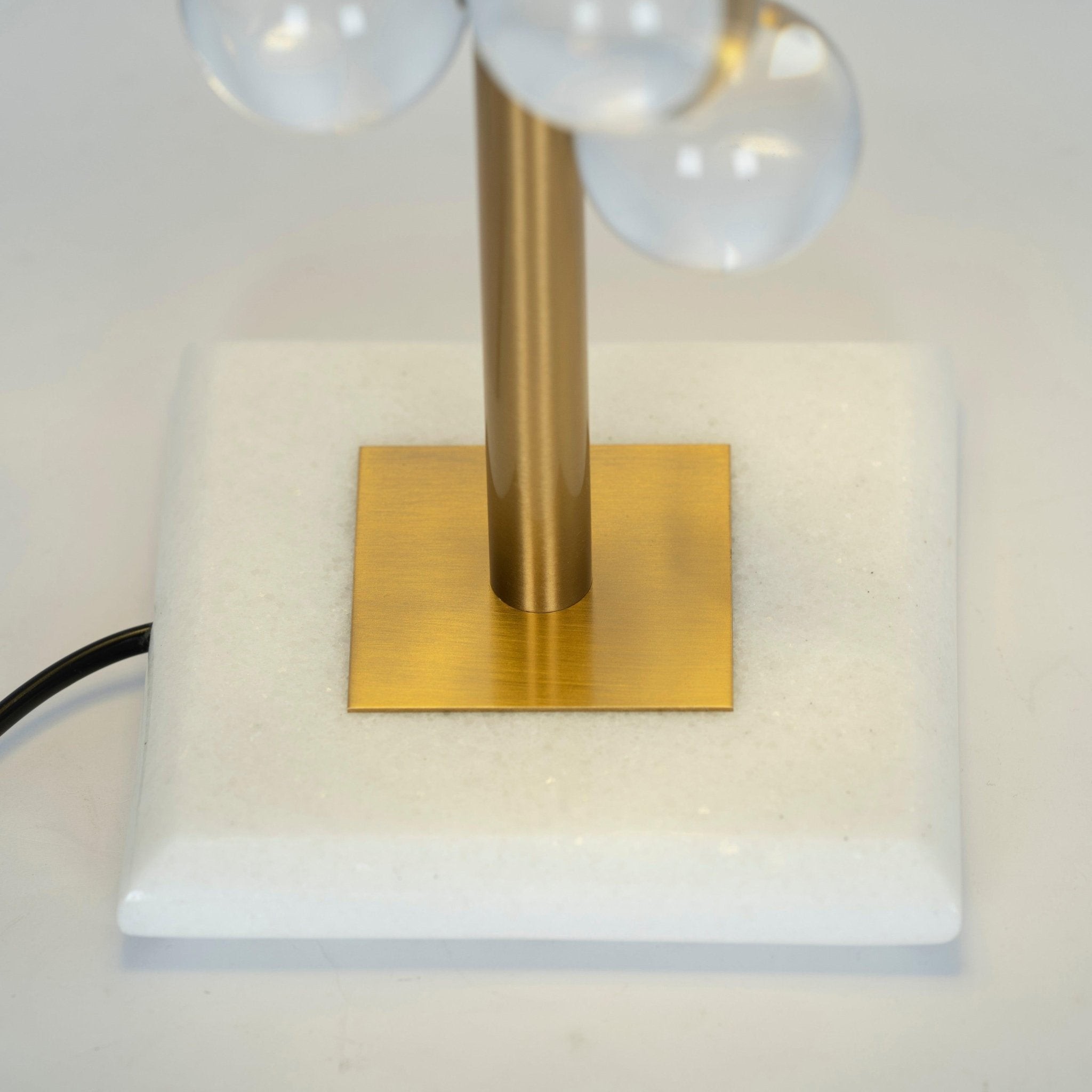 Moderne creatieve metalen tafellamp HL535