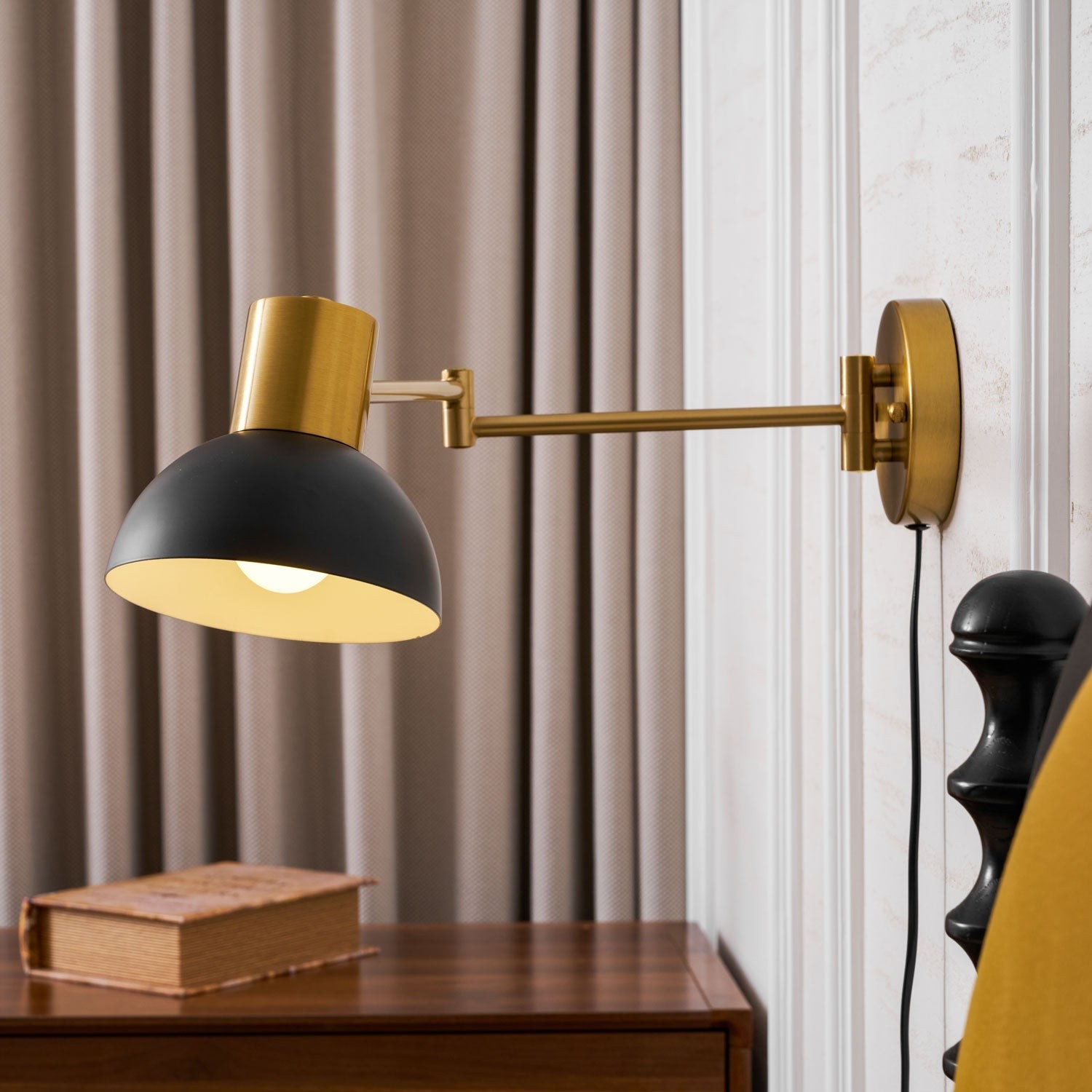 Verstelbare arm wandlamp met stekker HL2924
