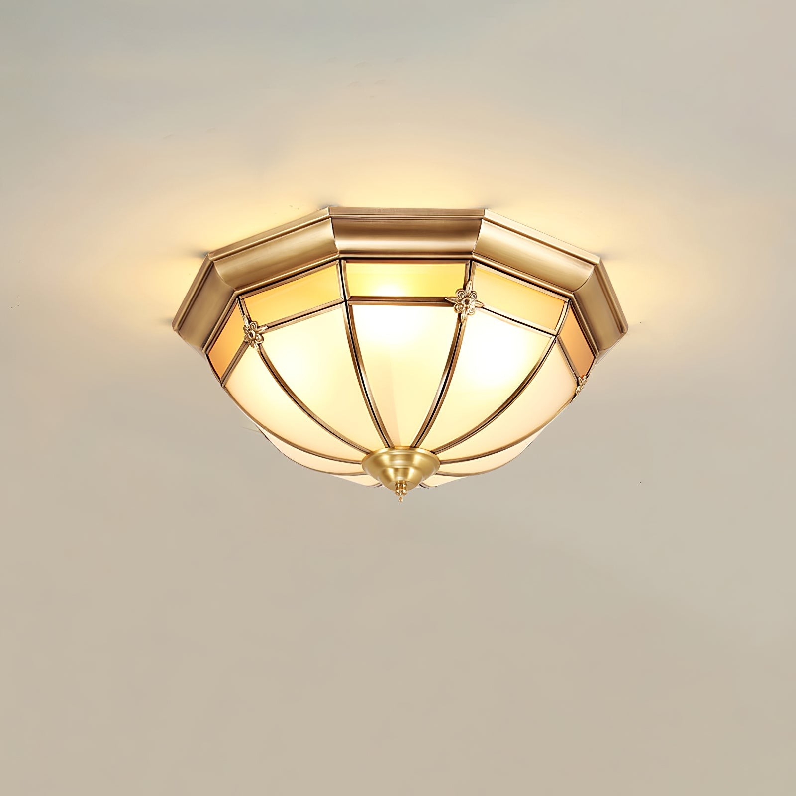 Koepelvormige messing plafondlamp HL463
