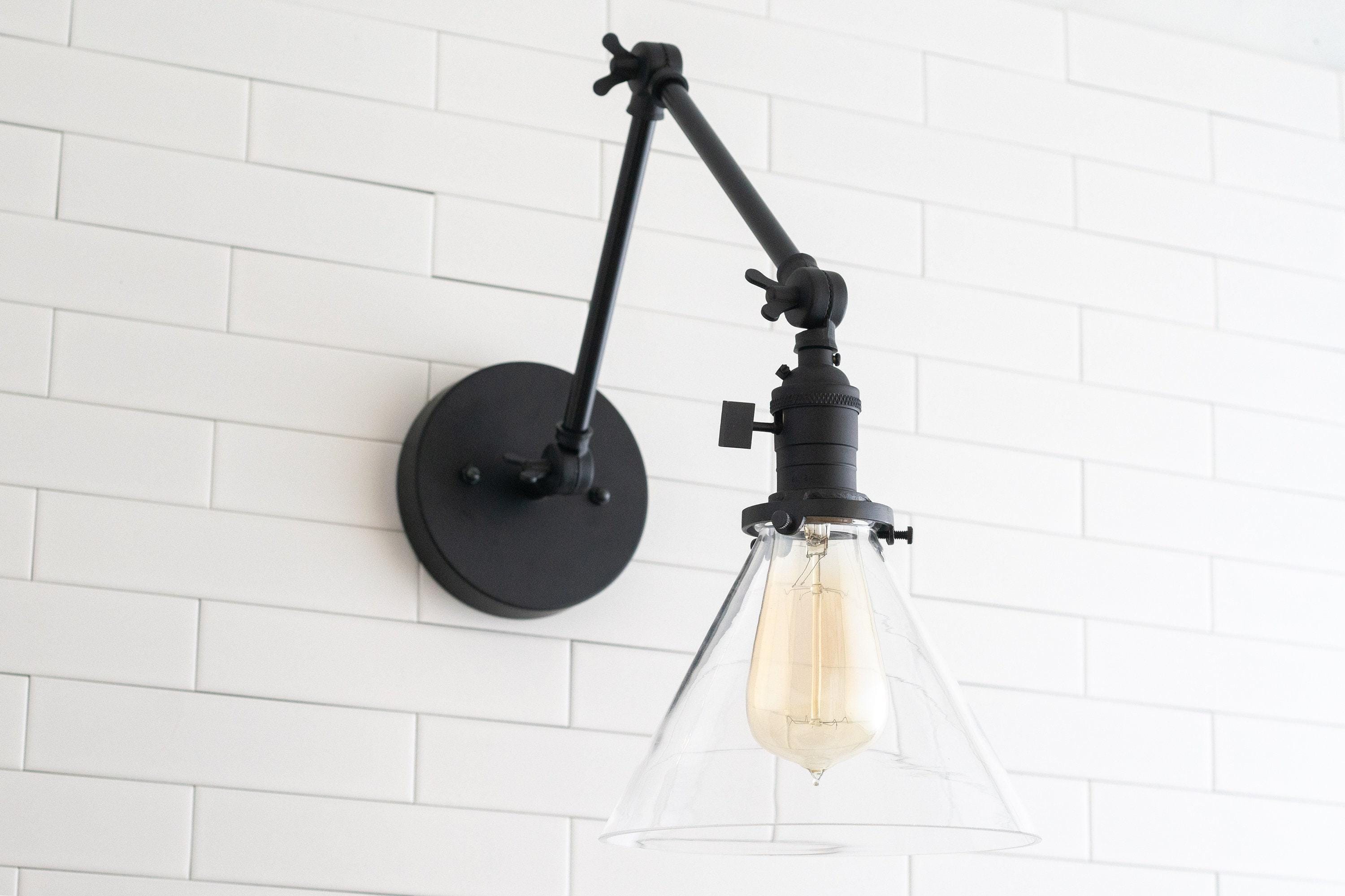 Conique metalen industriële wandlamp met verstelbare arm - vintage glazen kegelvormige kap HL1673