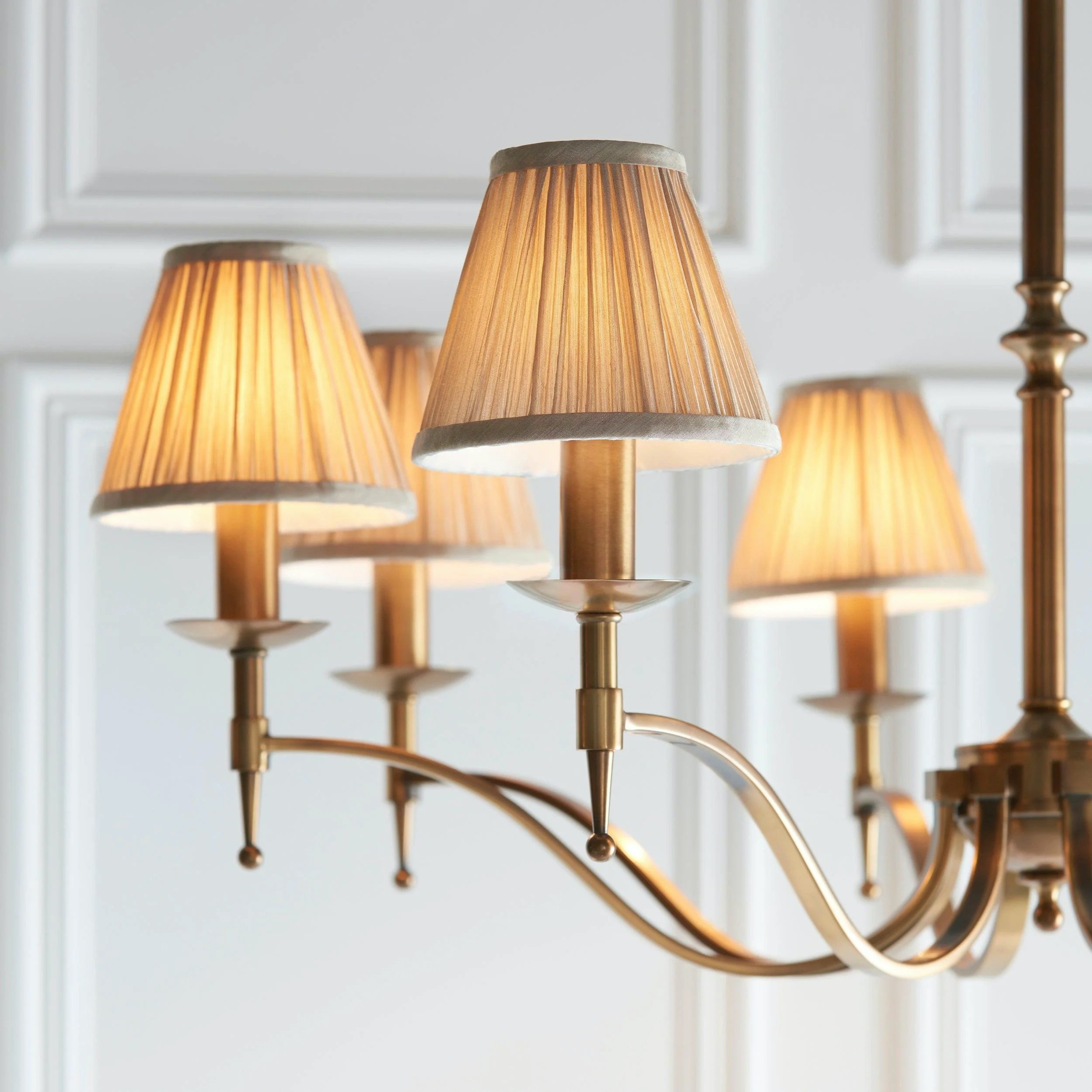 Tela Tijdloze Klassieke Elegante Stanford Kroonluchter met Meerdere Armen - Metalen Stoffen Verlichting voor Woonkamer HL2009