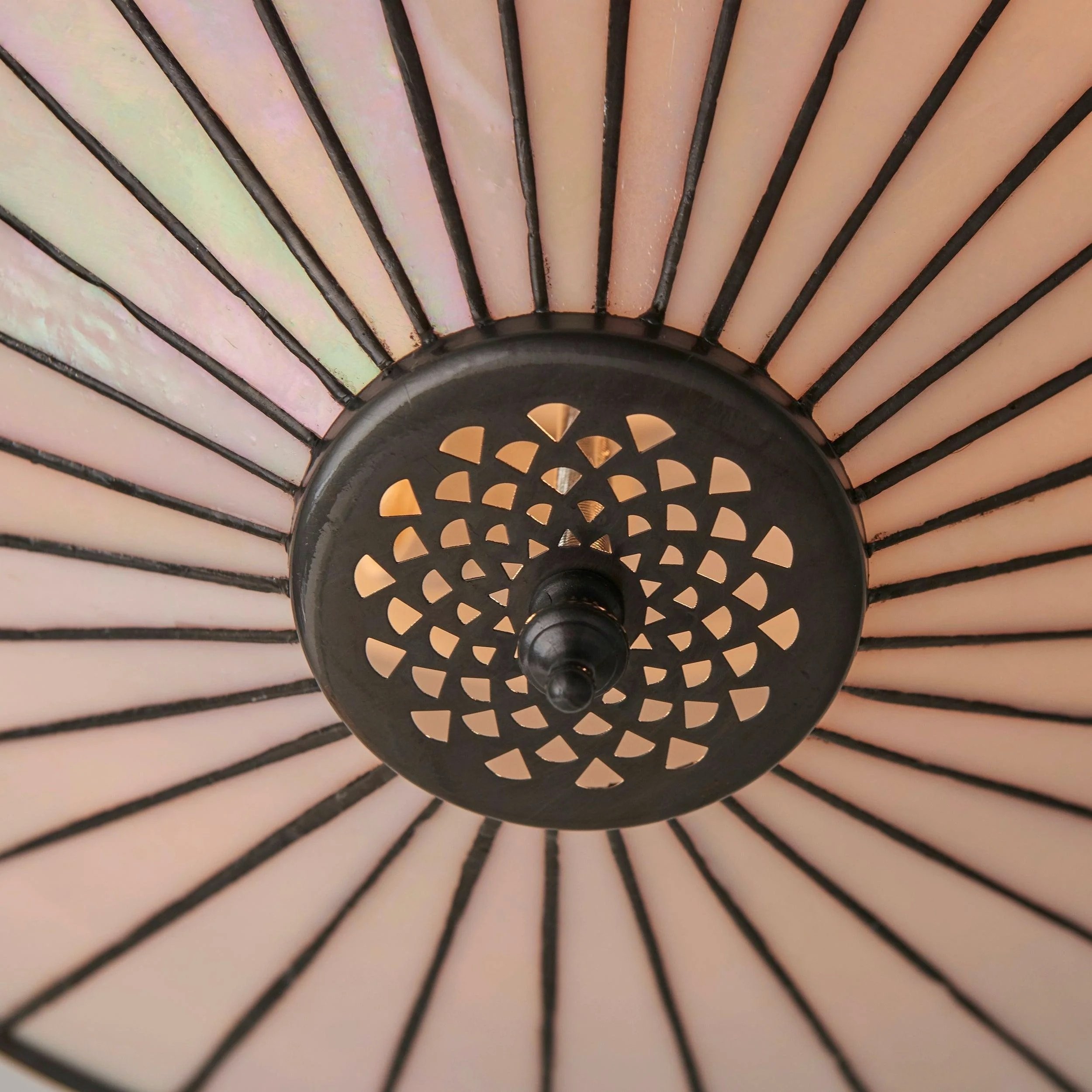 TiffStar Elegant Art Glass Flush Ceiling Light - Vintage-geïnspireerde plafondlamp voor thuisinterieurs HL2015
