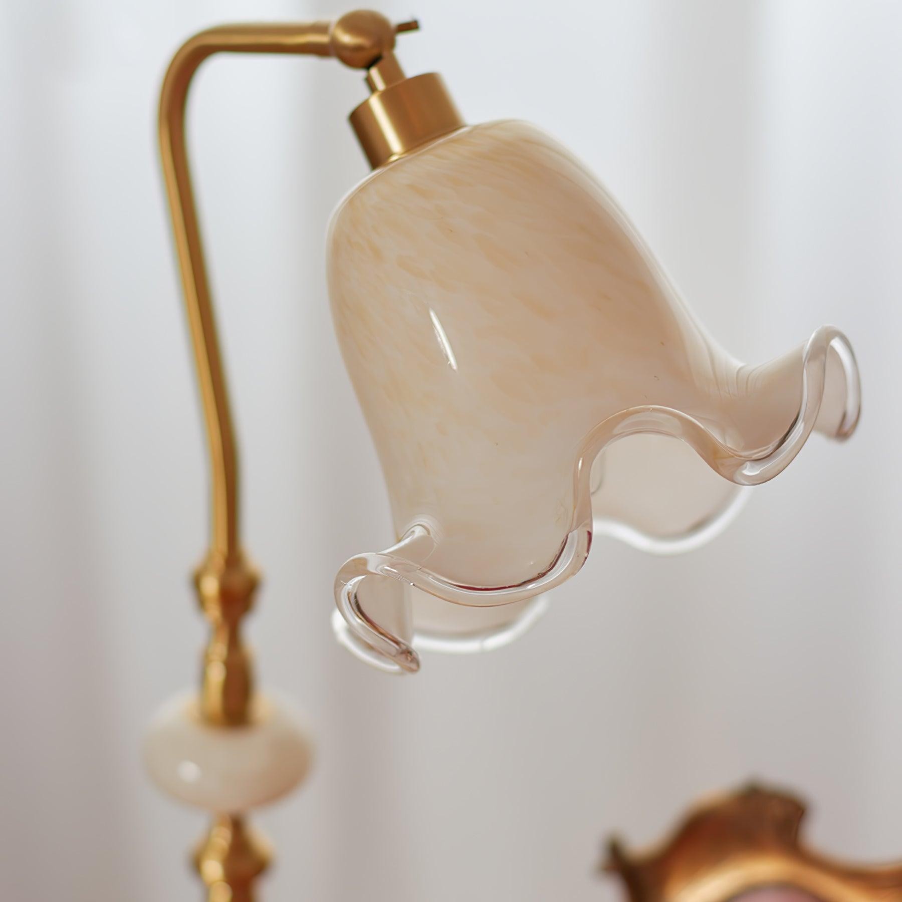 Klassieke stijlvolle witte tulp messing tafellamp HL862