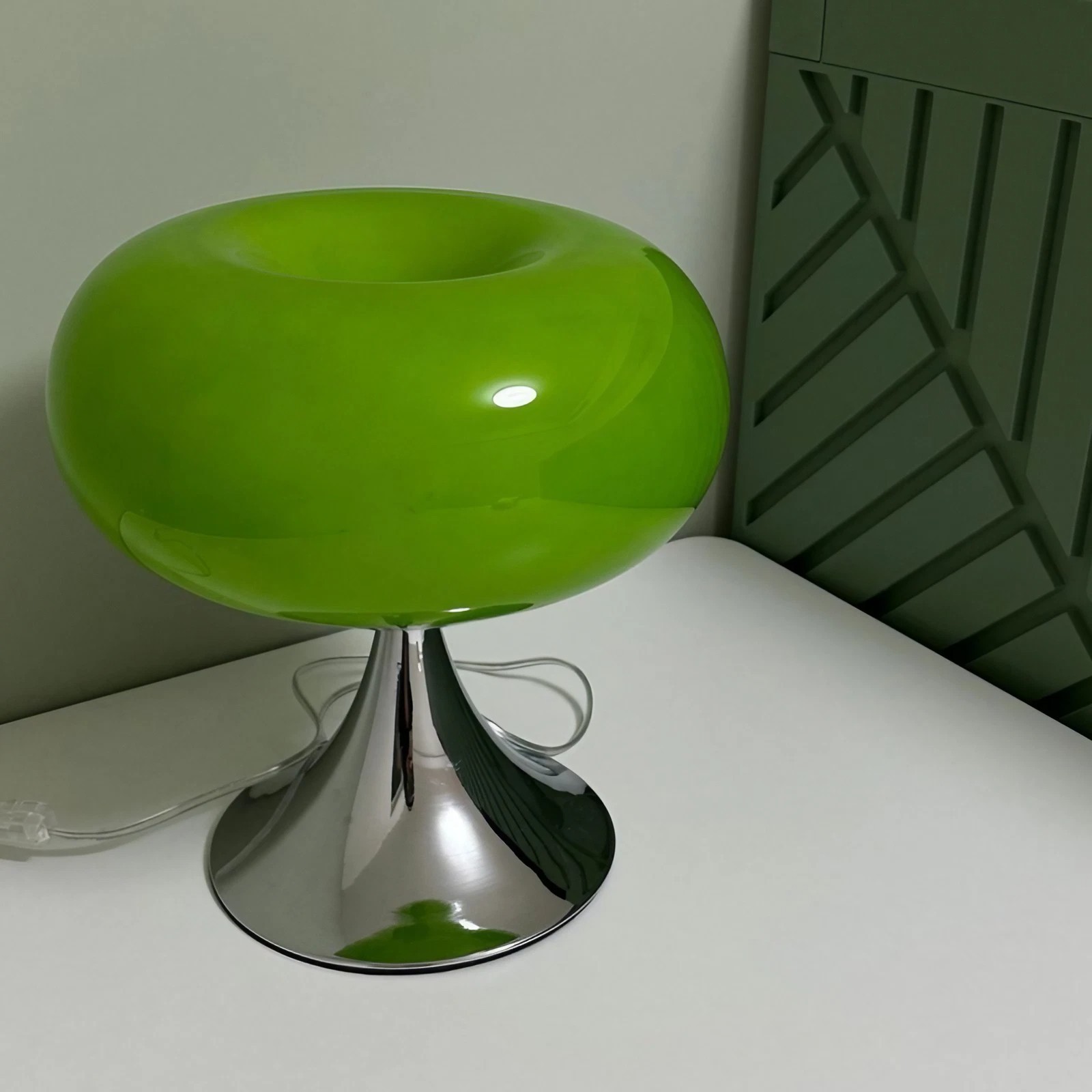 Bauhaus Appelvormige Glazen Tafellamp HL232
