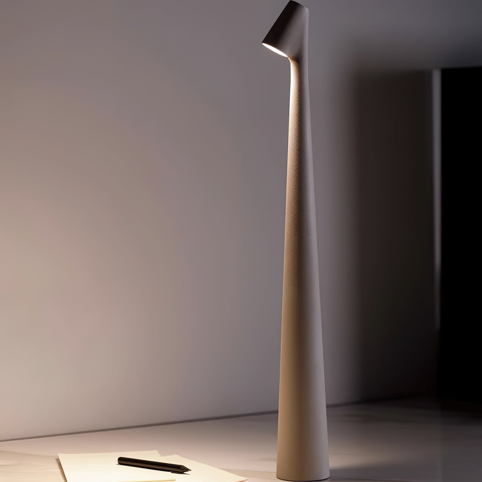 Creatieve hoge draagbare tafellamp HL343