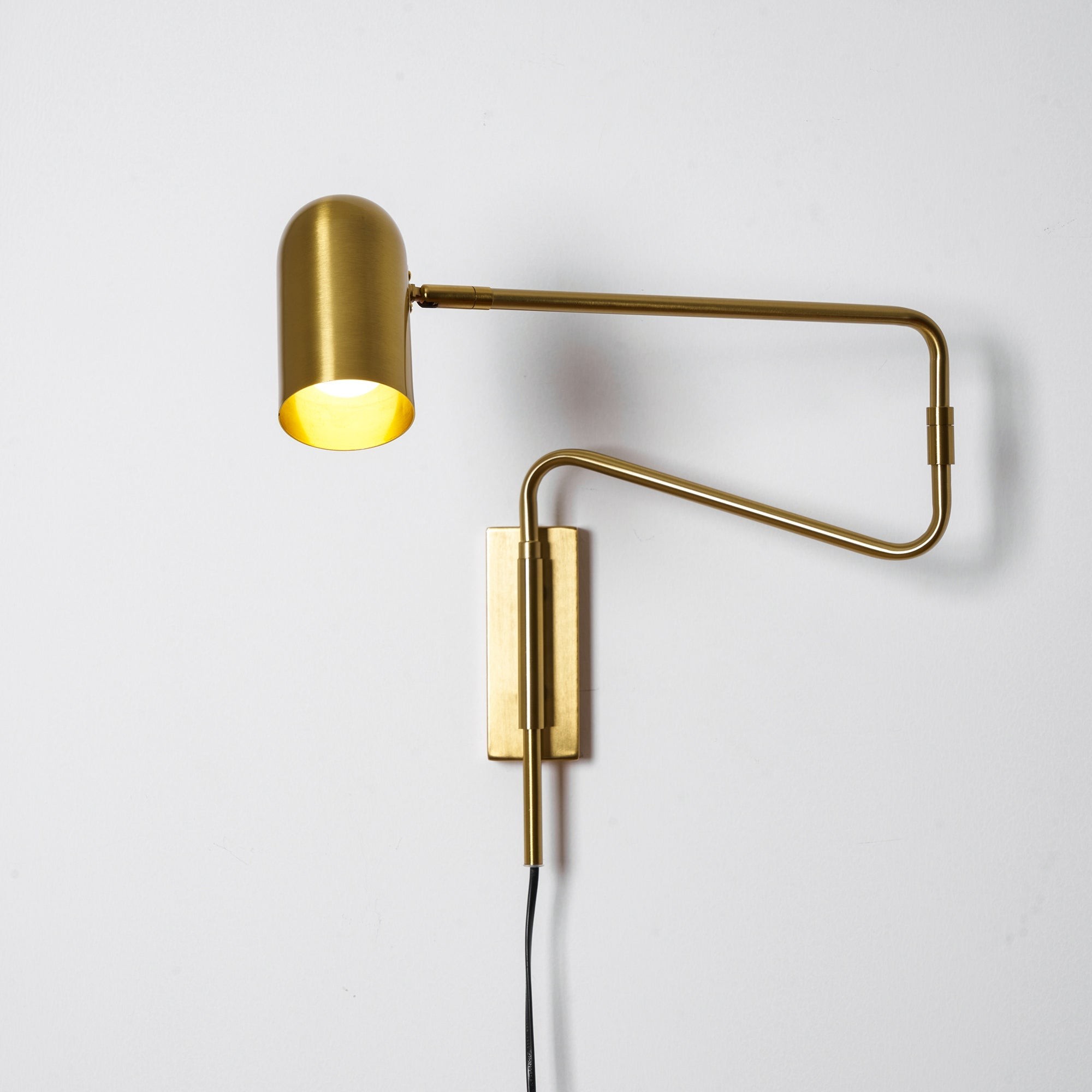 Verstelbare arm wandlamp met stekker HL2924