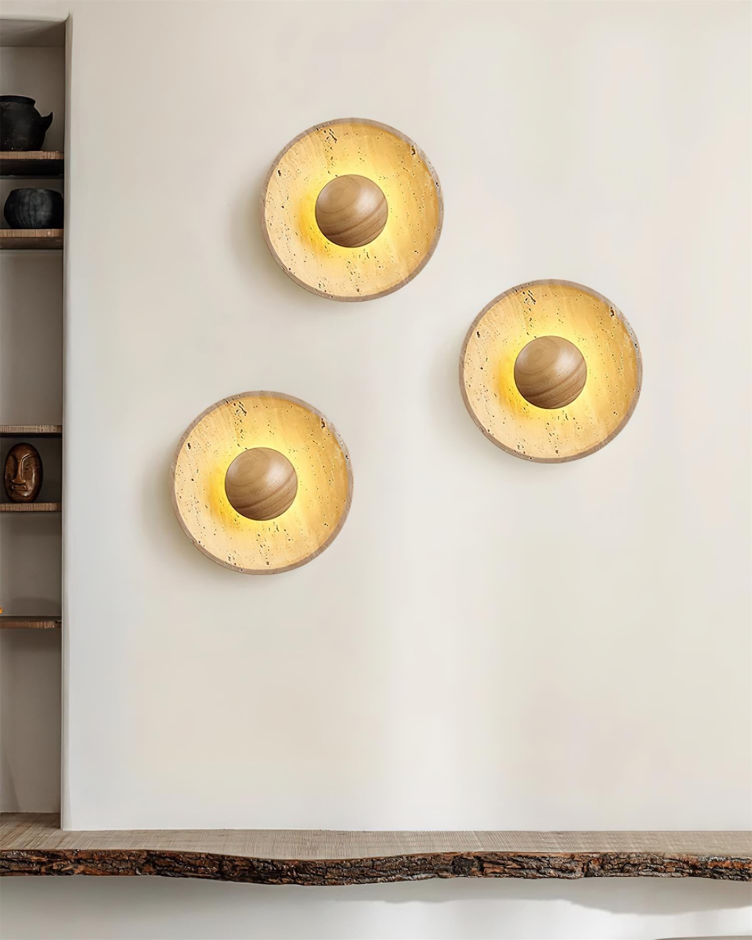 Crèmekleurige houten bolvormige wandlamp HL562