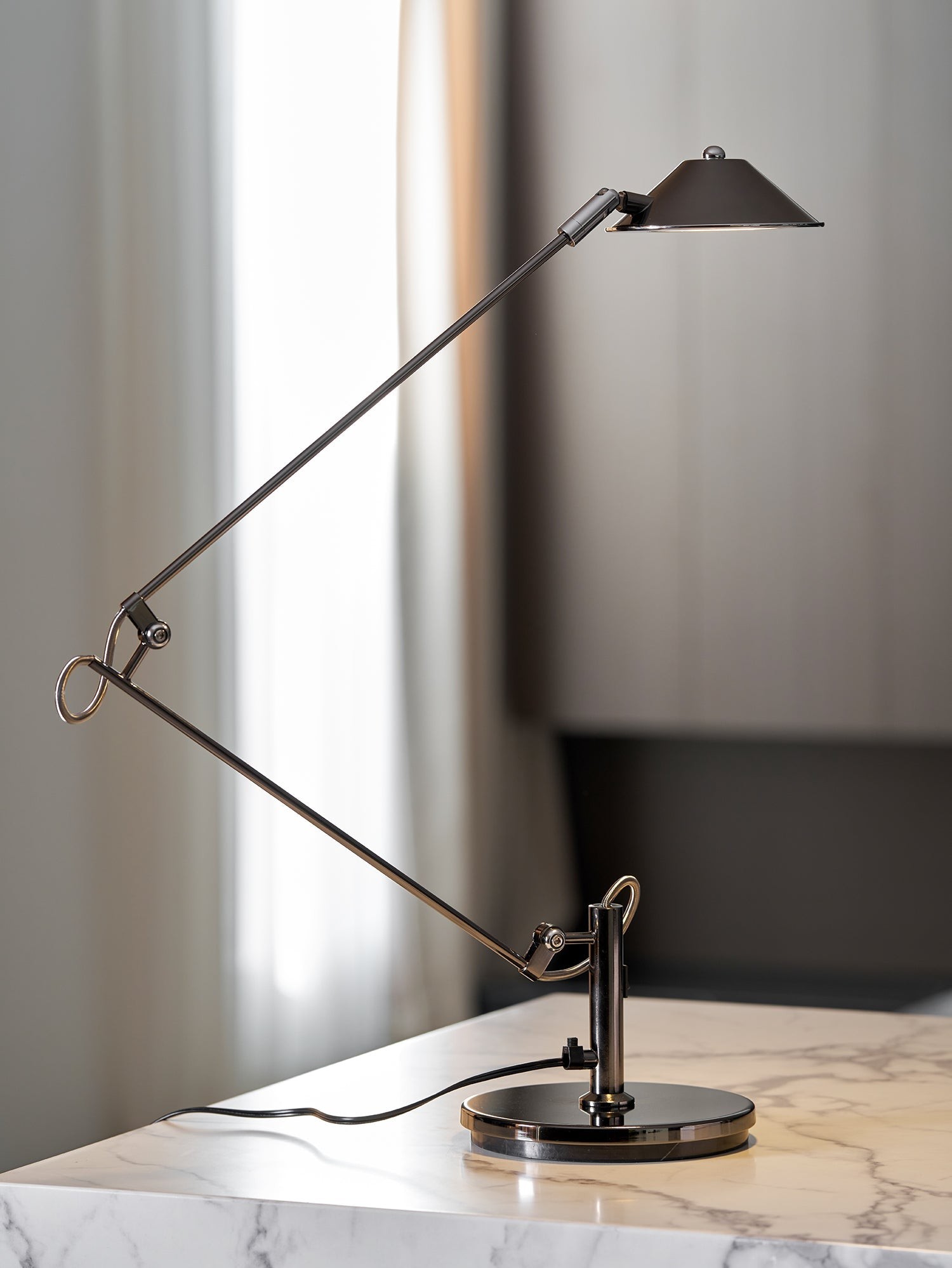 Verstelbare zwarte bureaulamp HL2925