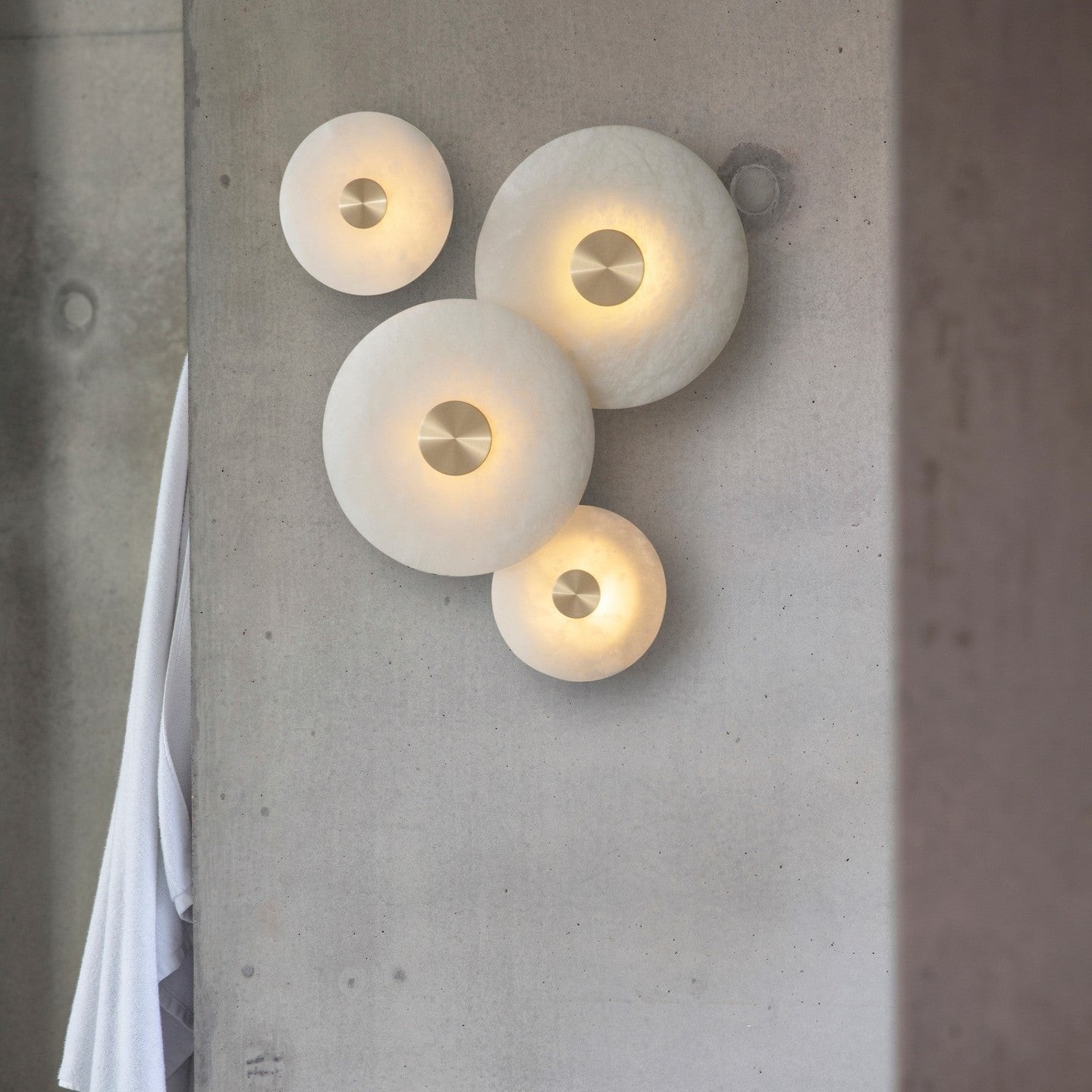 Schijfvormige albasten wandlamp HL464