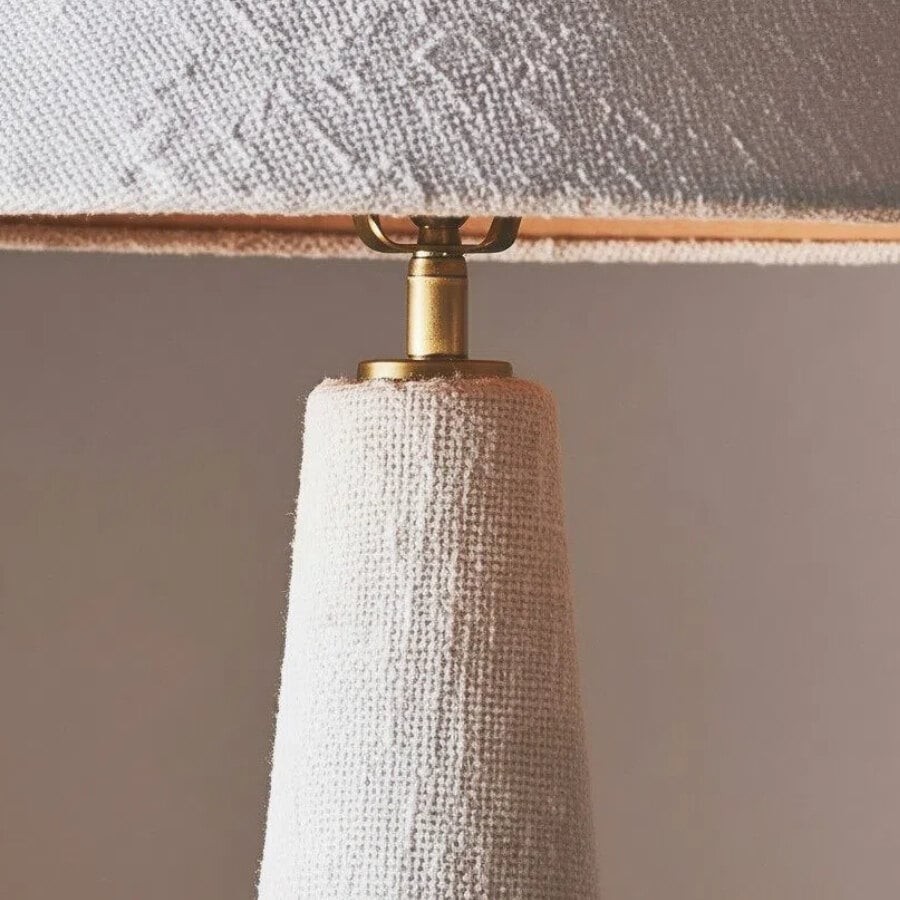 Ceruna Tafellamp met kegelvormige kap - Elegante stoffen kap voor woonkamer en hal HL1899
