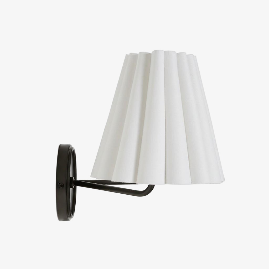 Ruffmeto stoffen wandlamp – met geplooide details op een sculpturaal metalen frame voor studeerkamer of hal HL2279