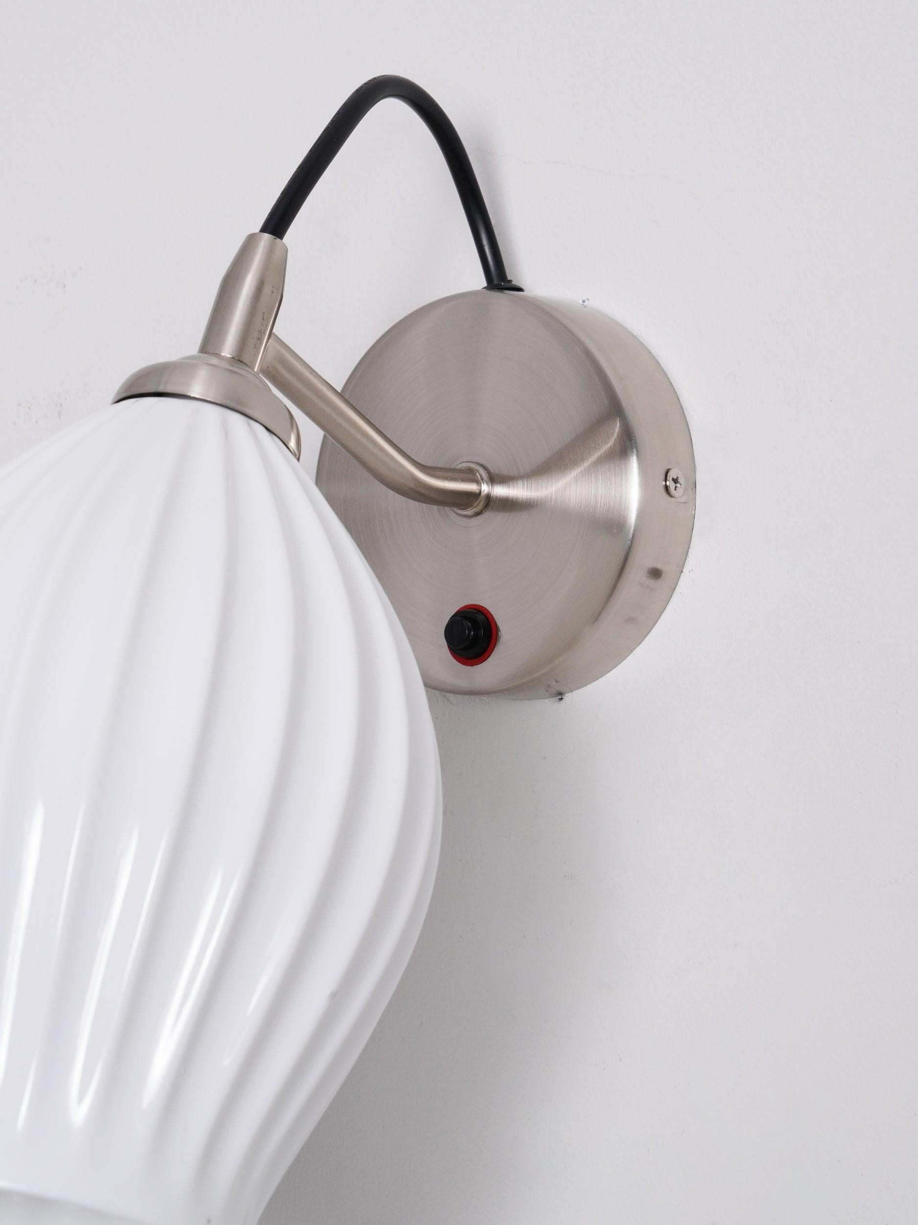 Crèmekleurige keramische geribbelde wandlamp HL498
