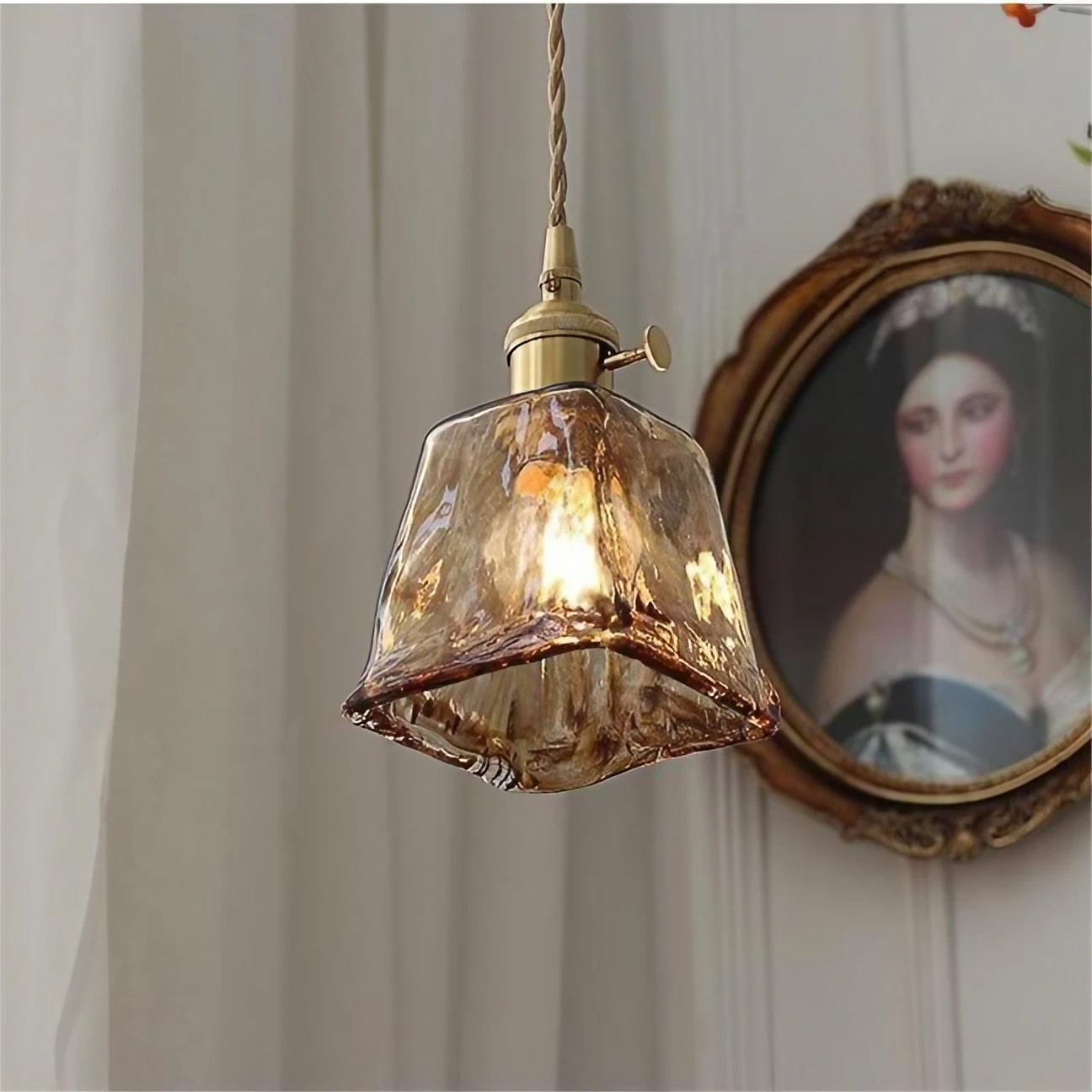 Retro handgemaakte onregelmatige amberkleurige glazen hanglamp HL64