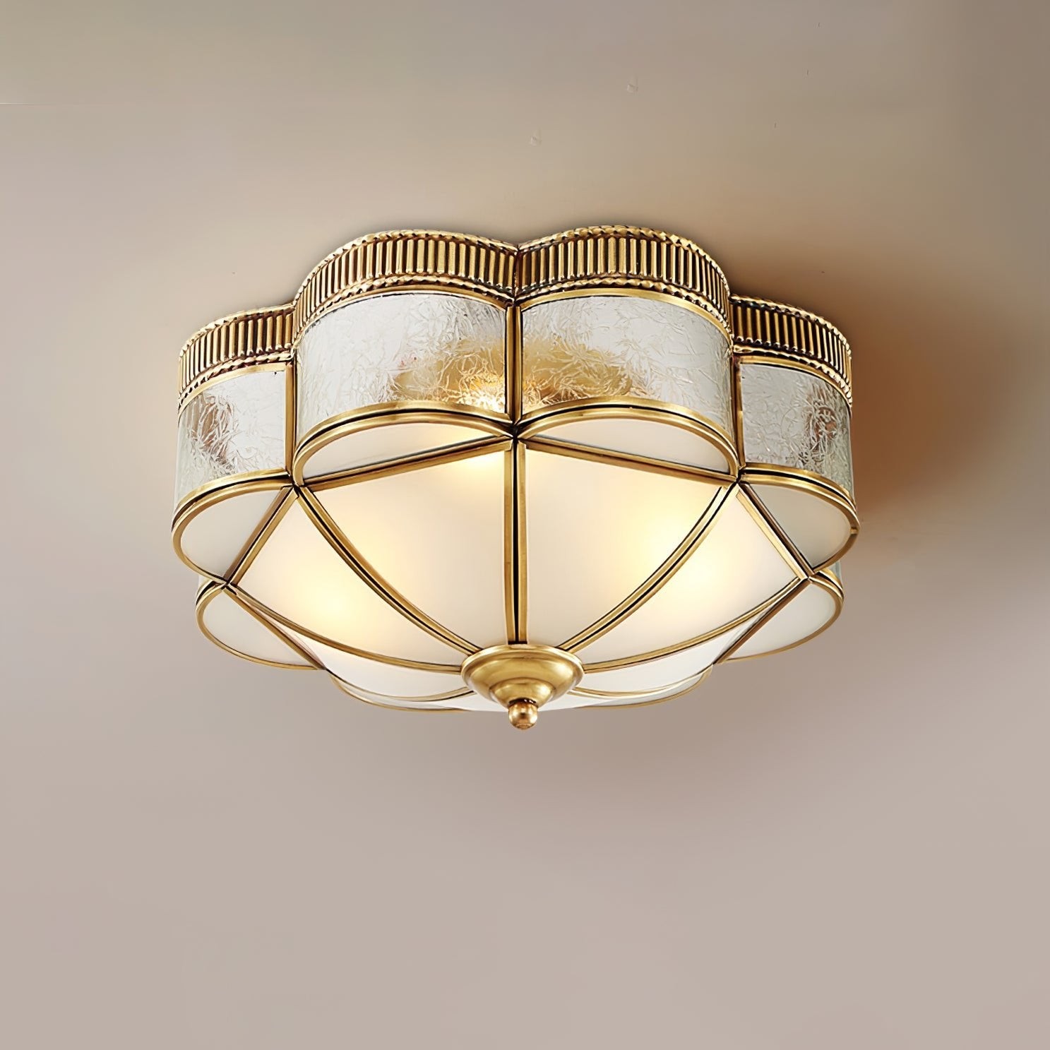 Plafondlamp met koepel van messing HL391