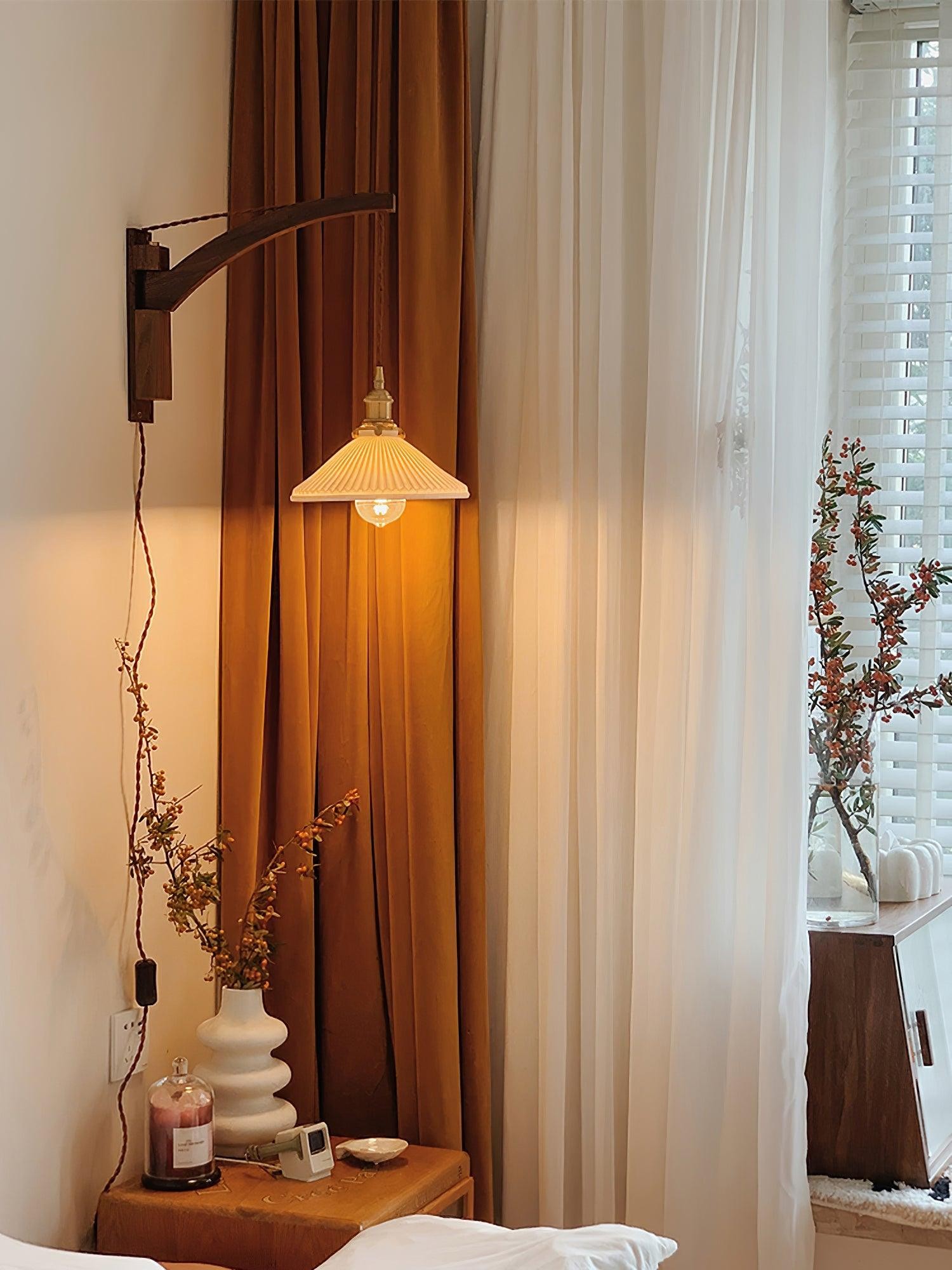 Walnoot Taps Toelopende Geribbelde Keramische Zwenkarm Wandlamp HL1077