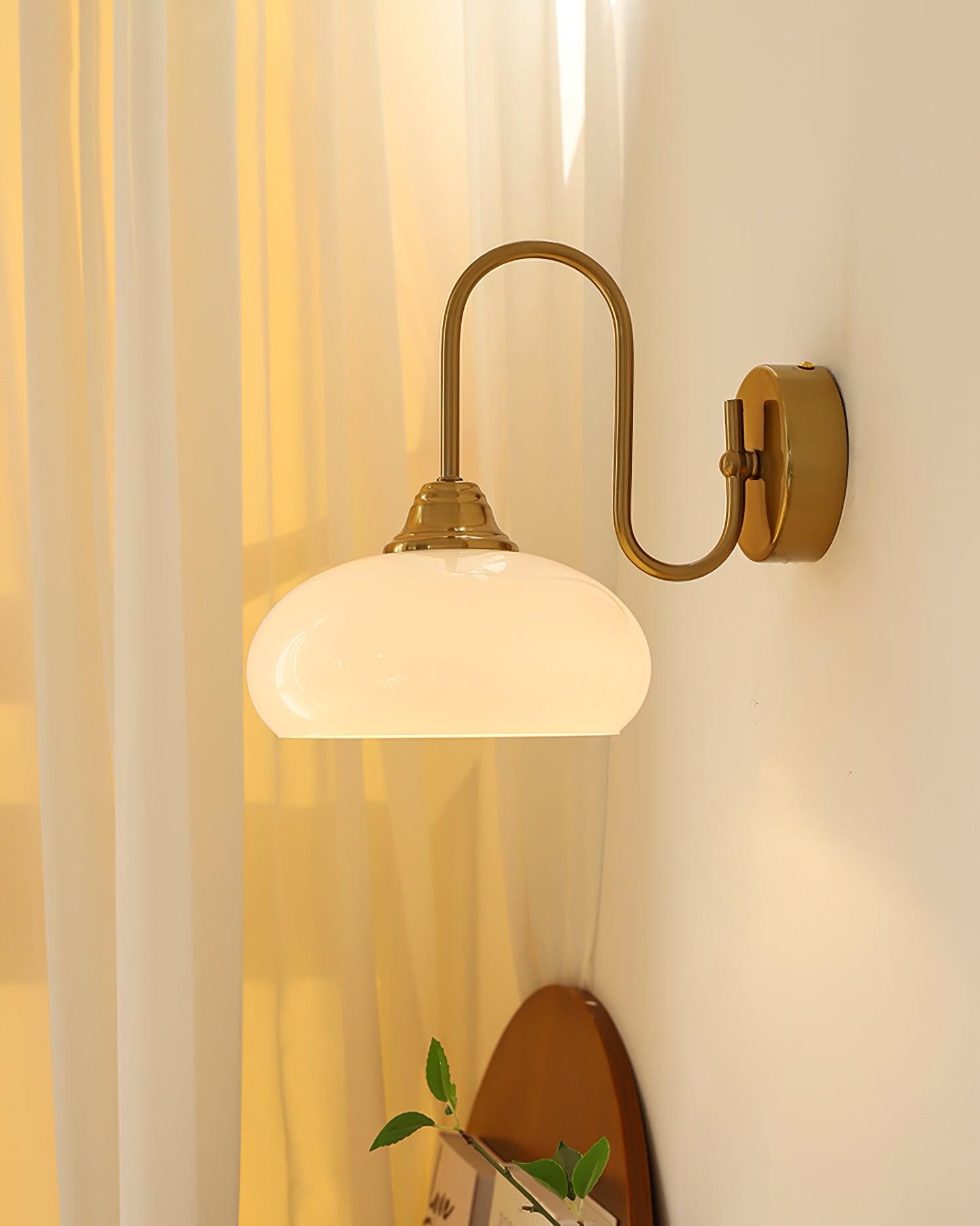 Bauhaus Wind Cream Glazen Kap Metalen Gebogen Paal Wandlamp HL958