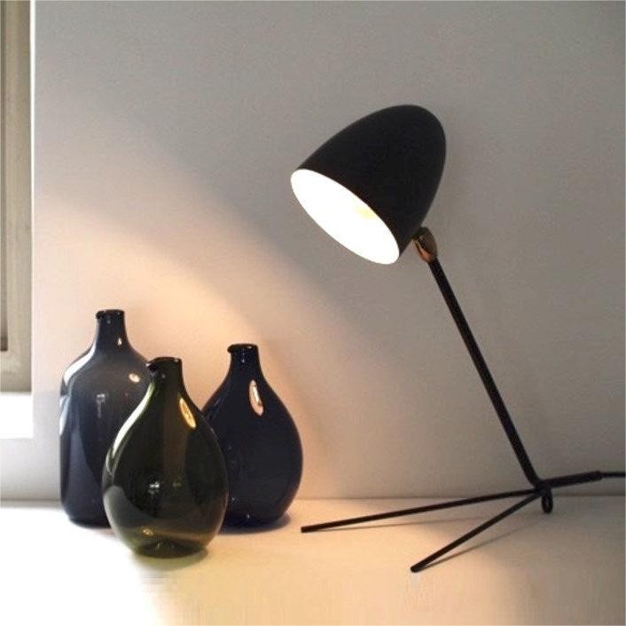 Driepoot Cocotte Metalen Tafellamp Zwart of Wit