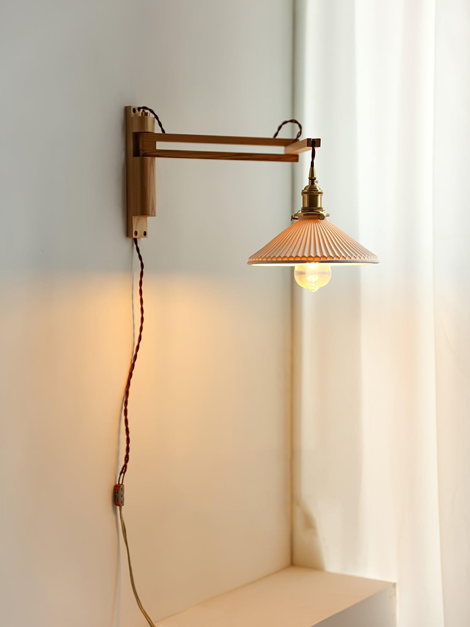 Walnoot Taps Toelopende Geribbelde Keramische Zwenkarm Wandlamp HL1077