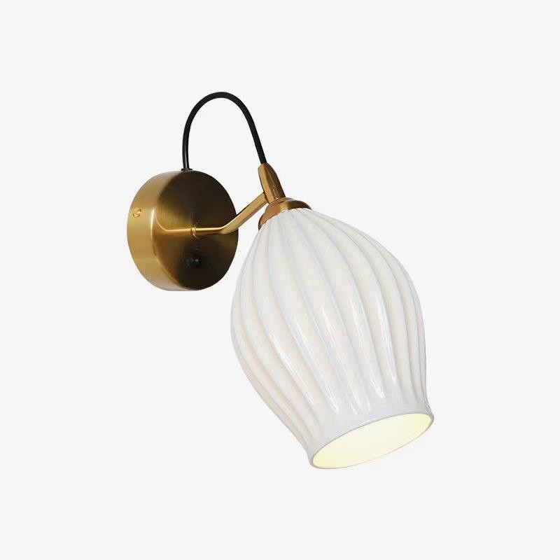 Crèmekleurige keramische geribbelde wandlamp HL498