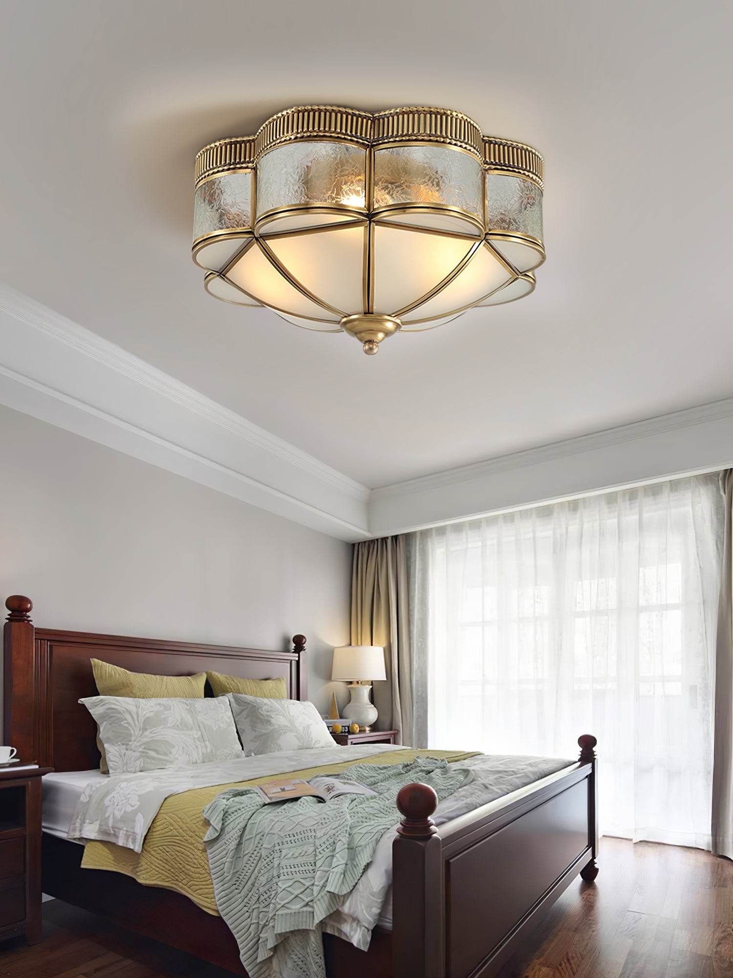 Plafondlamp met koepel van messing HL391
