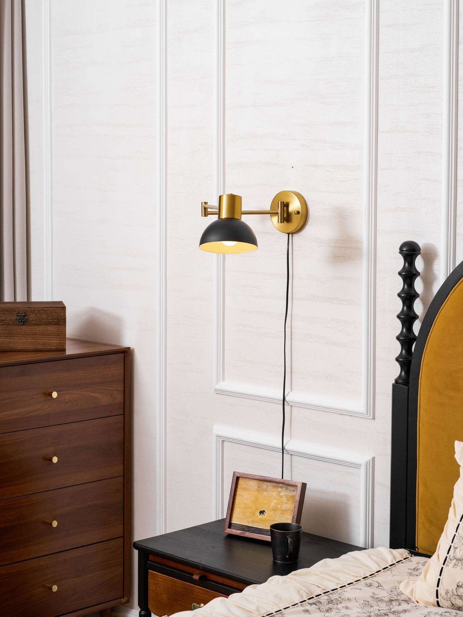 Verstelbare arm wandlamp met stekker HL2924